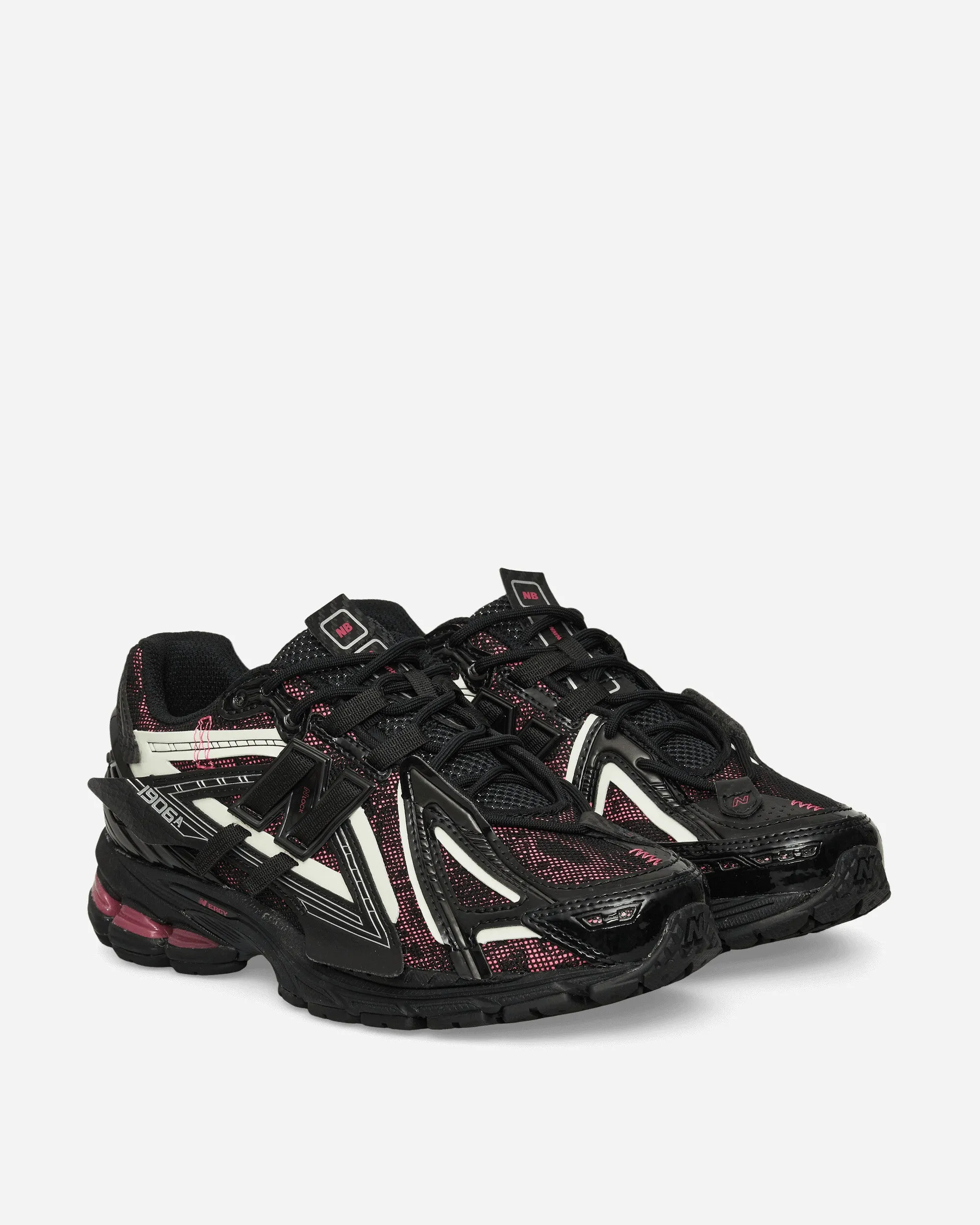 1906A Sneakers Black / Dragon Berry / White Foot Motion Endurance Run