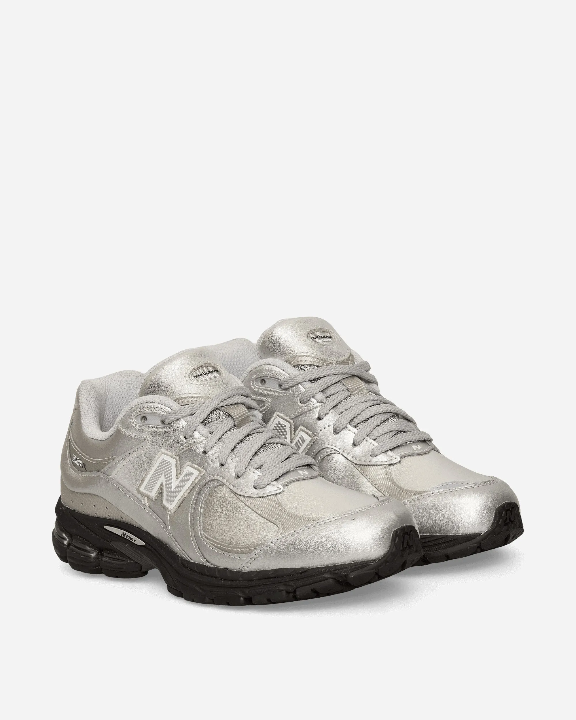 2002R Sneakers Silver Metallic Midsole Cushion