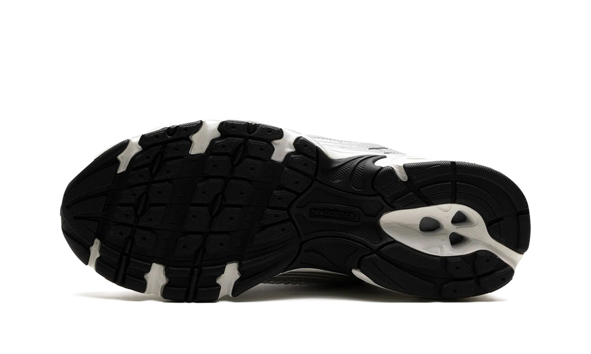 logoed athlete in training 530 "Grey Matter / Silver Metallic"