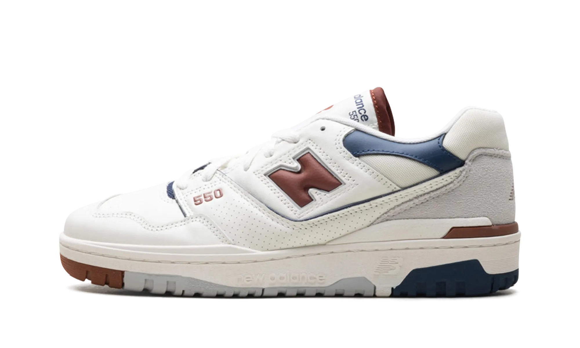550 "Sea Salt Relic Brown" running with a zipper closure