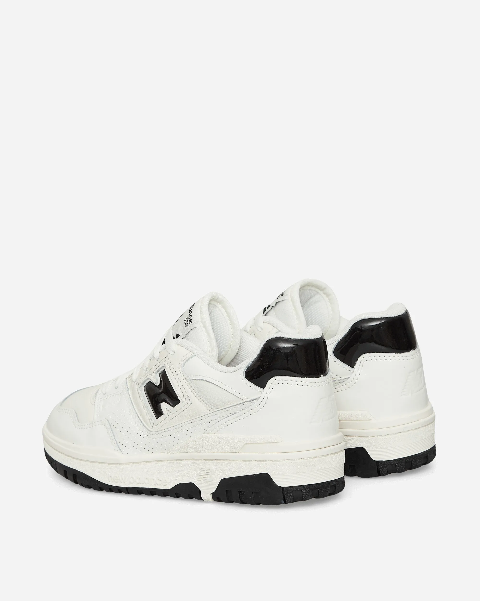 Elevated Sole Training Friendly 550 Sneakers White / Black