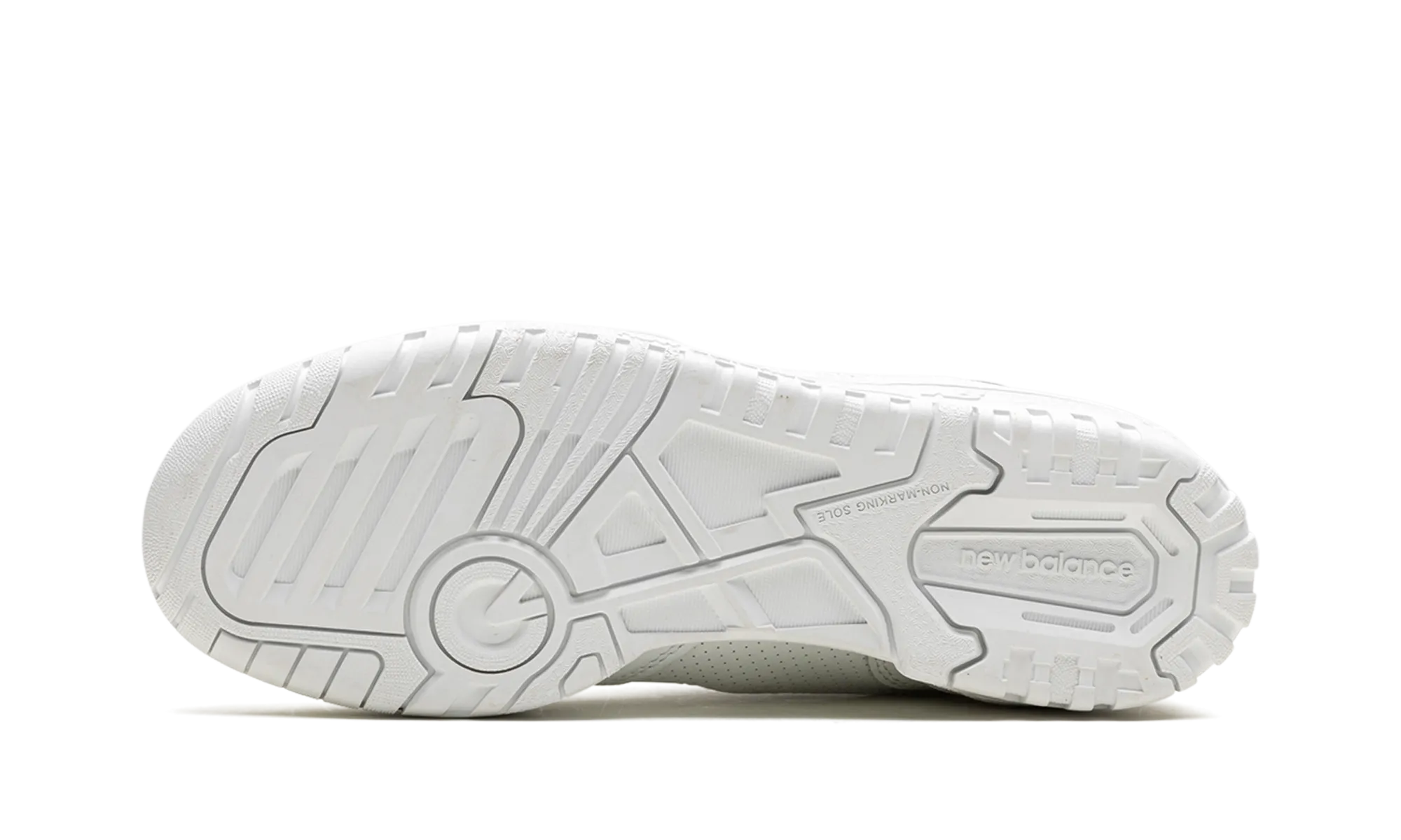 550 WMNS "Triple White" baggy running option