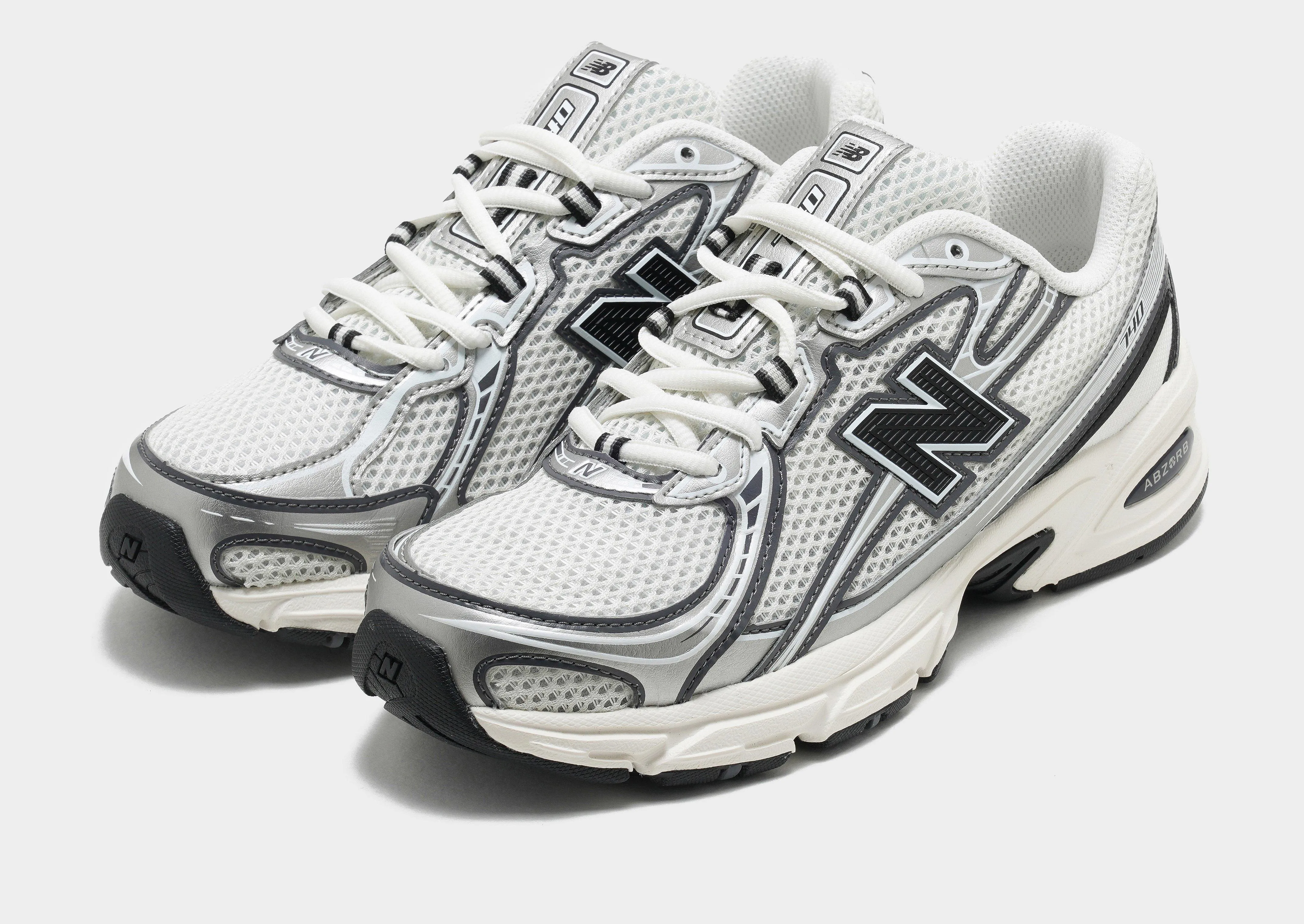 740 triangular - design shoes