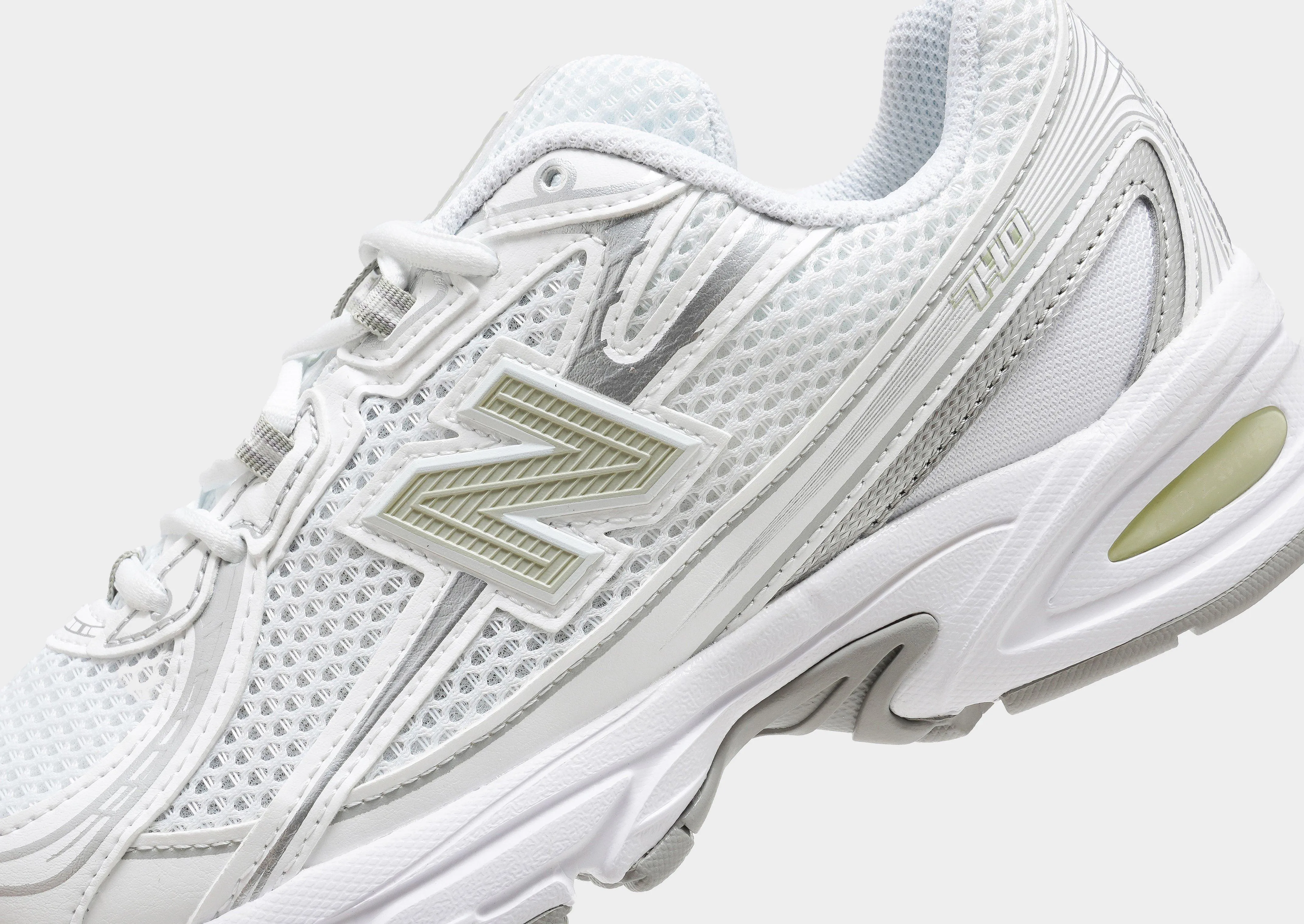 Activity - tracker - enabled running in a frozen lake area shoes 740