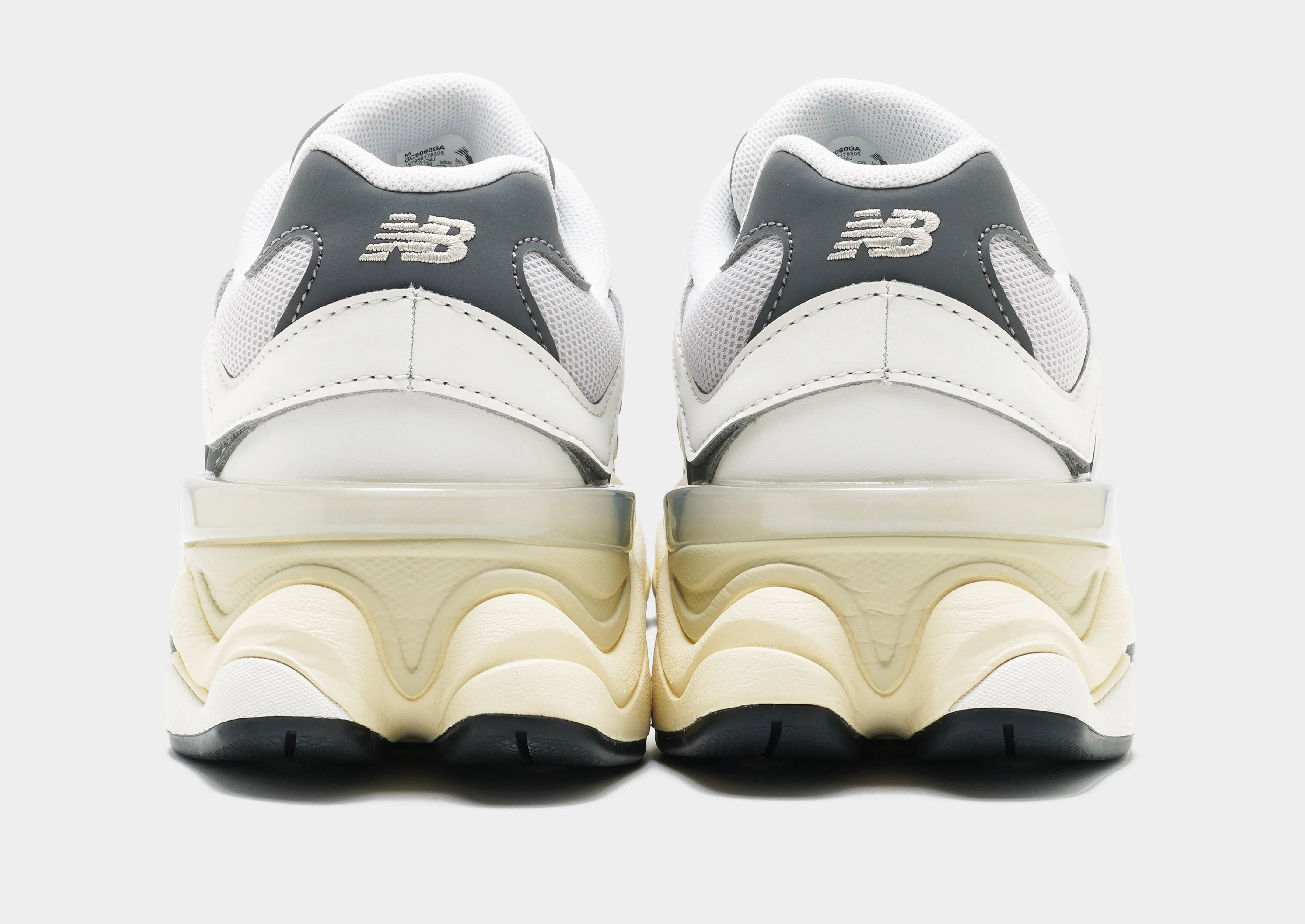 cushioned shoe qualities 9060 Junior's