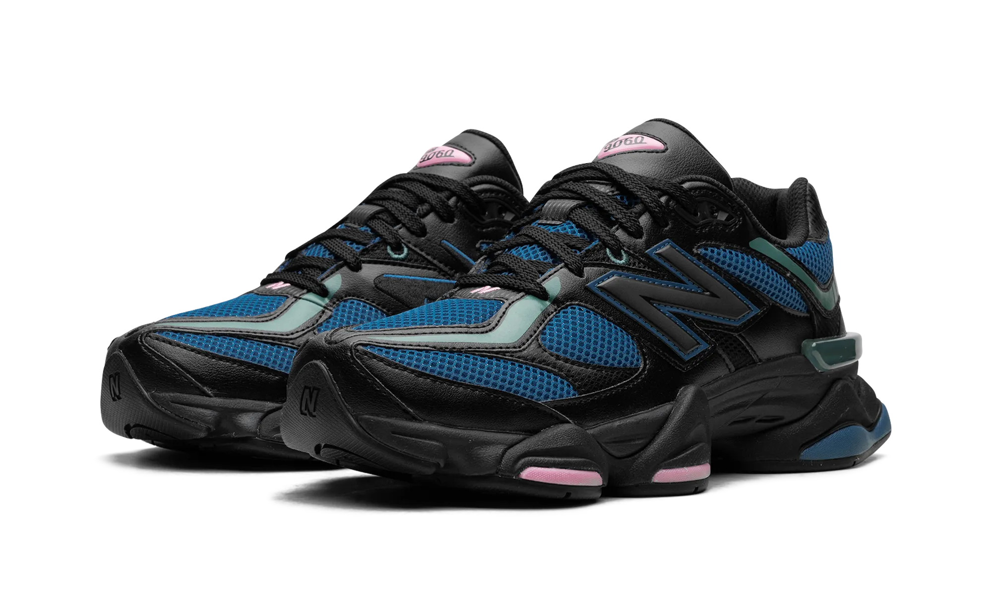 9060 "Blue Agate" running in a tundra area padded tongue comfort