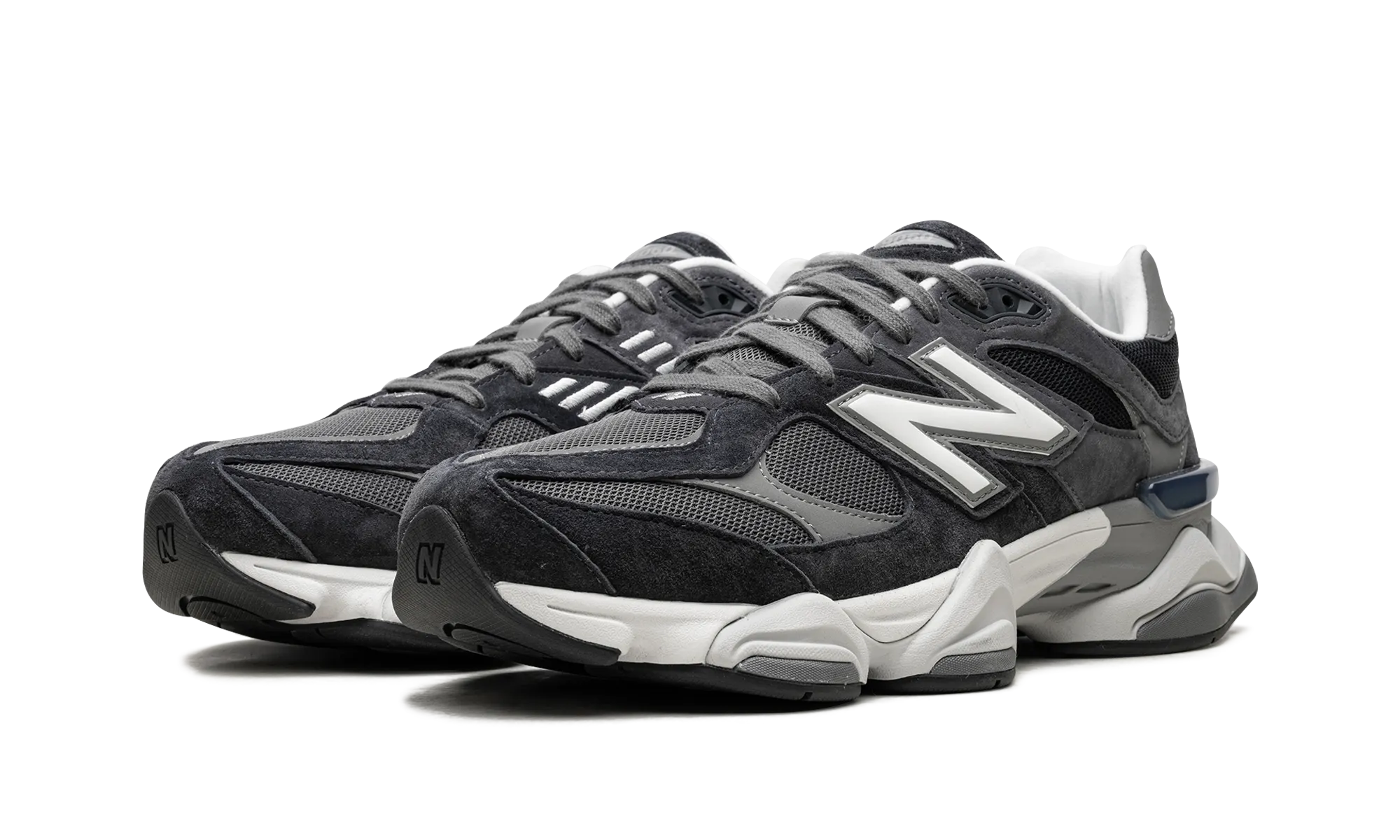 9060 "Dark Grey" running in a famous bridge area shoes