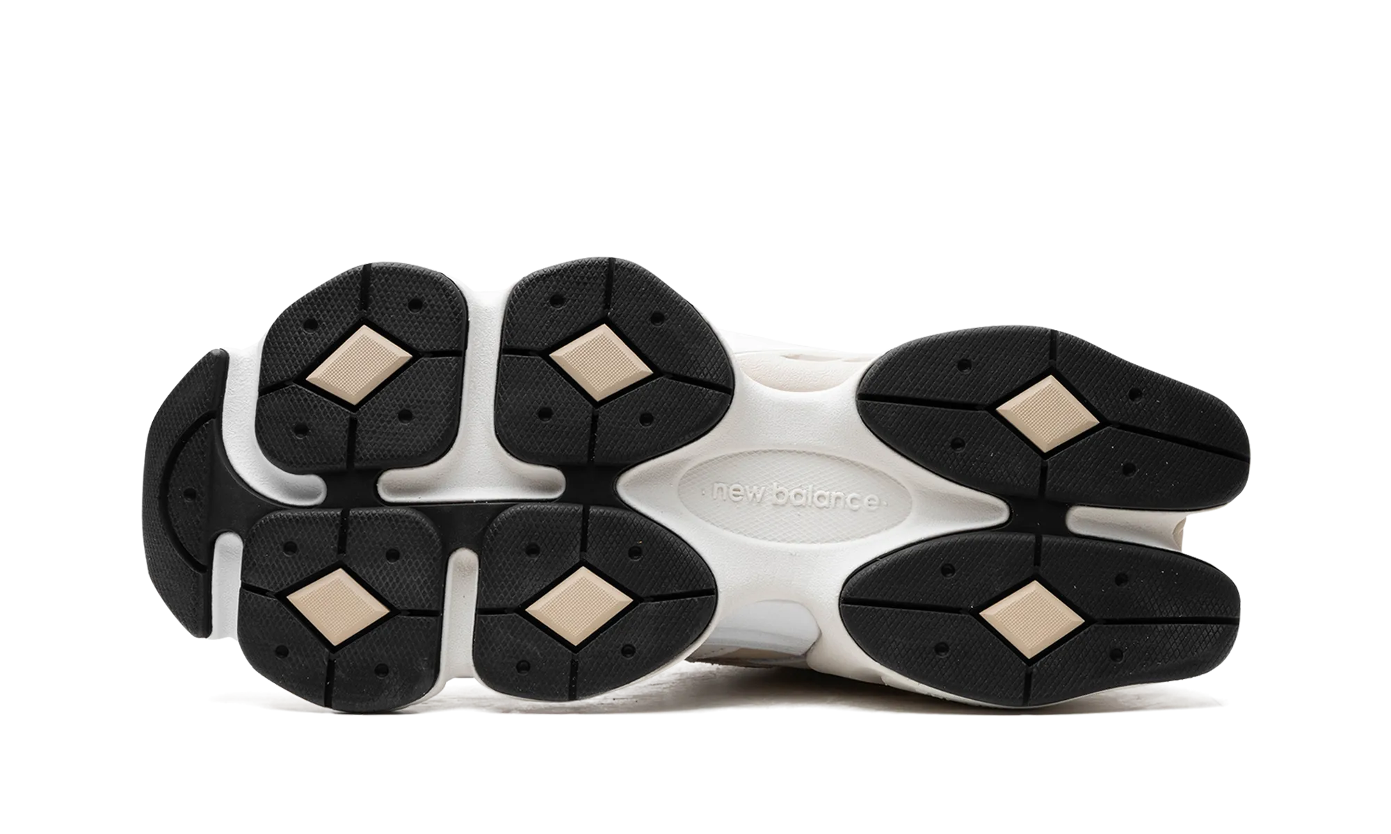 9060 "Turtledove" outdoor running shoe application