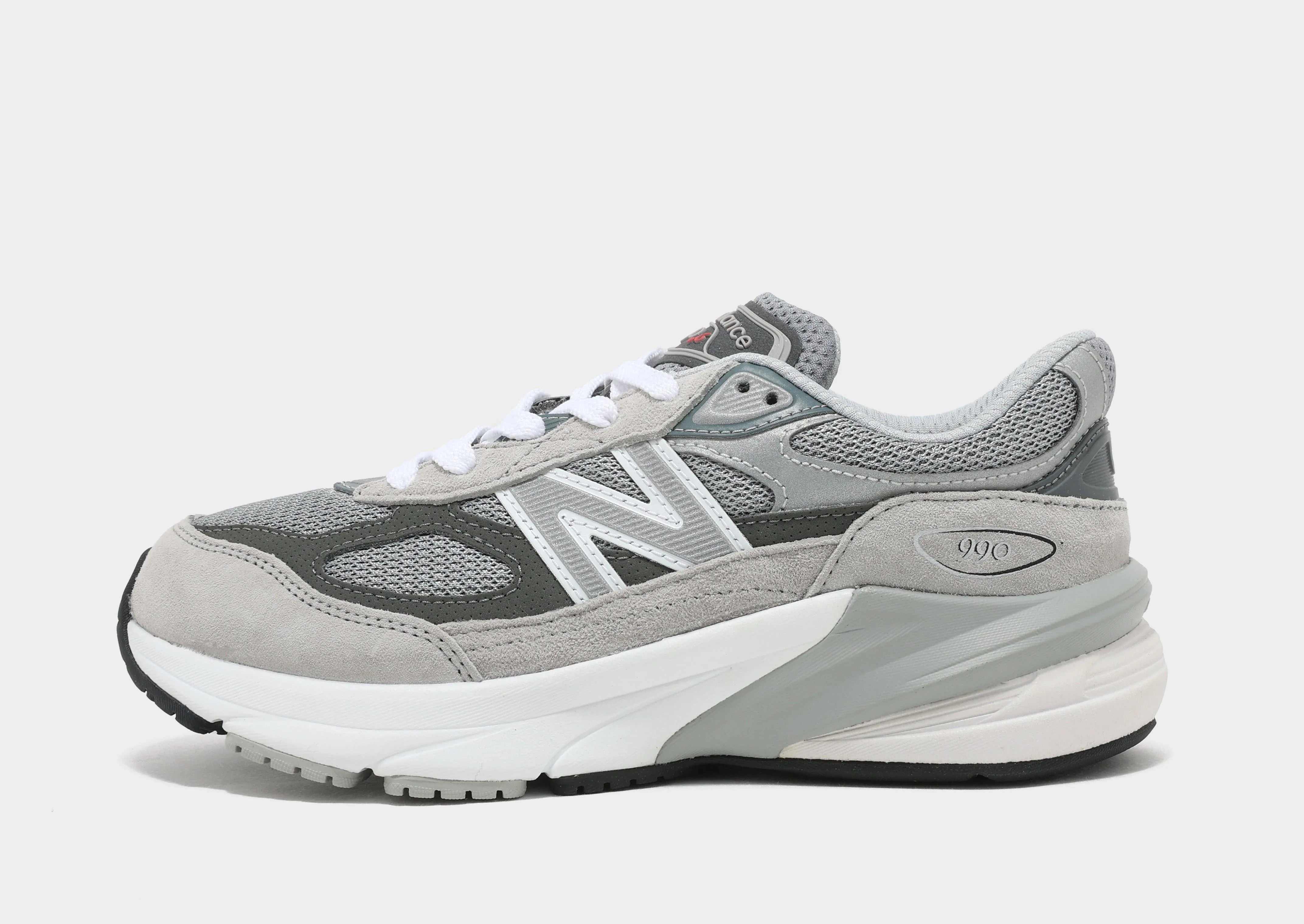 990 Junior's lugged outsole shoes