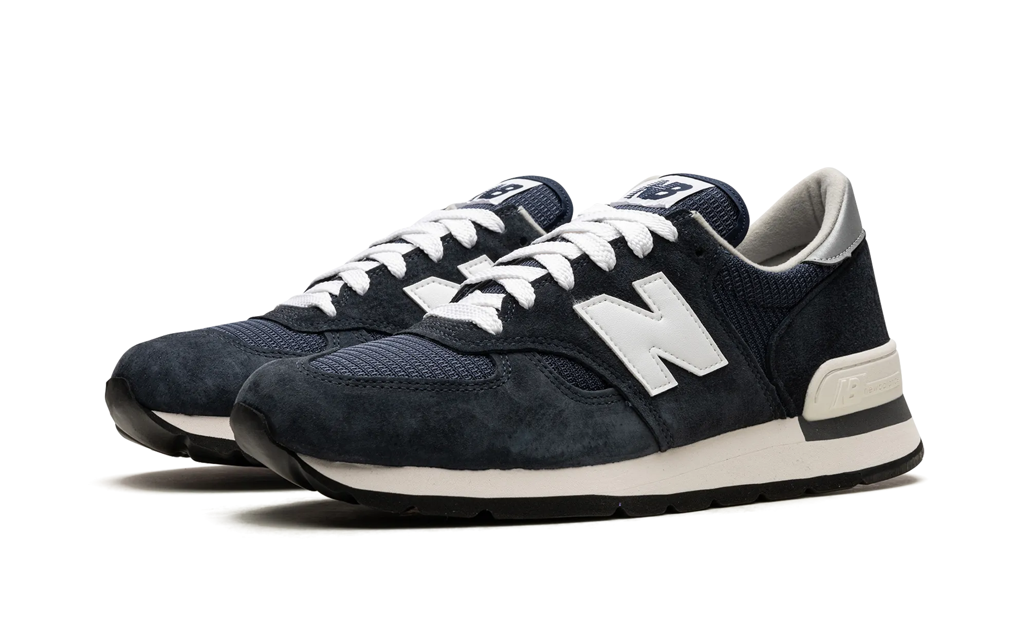 990 v1 "Navy / White" suitable for all genders