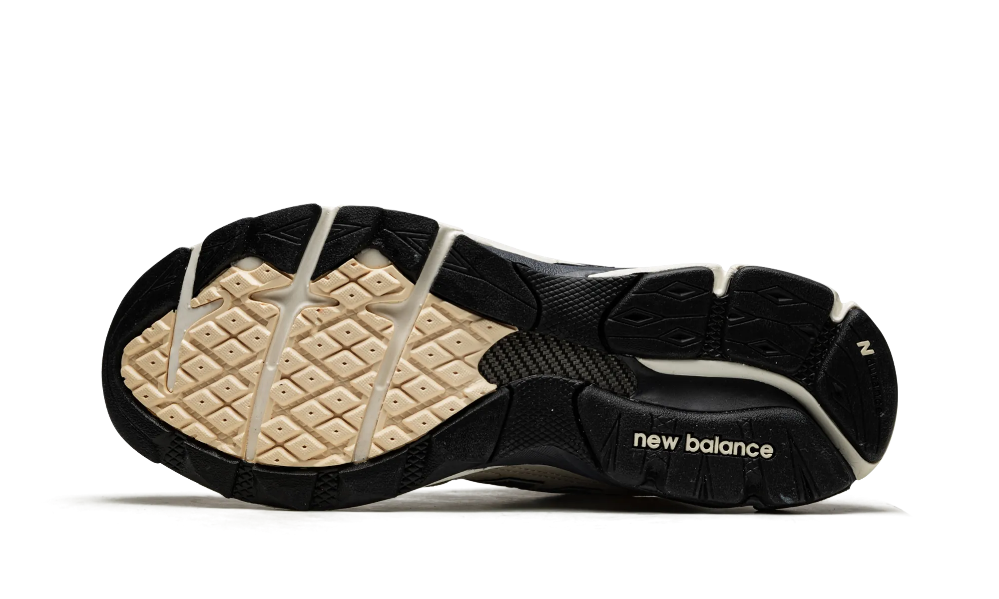 990 V3 "Teddy Santis - Moonbeam" running in spring