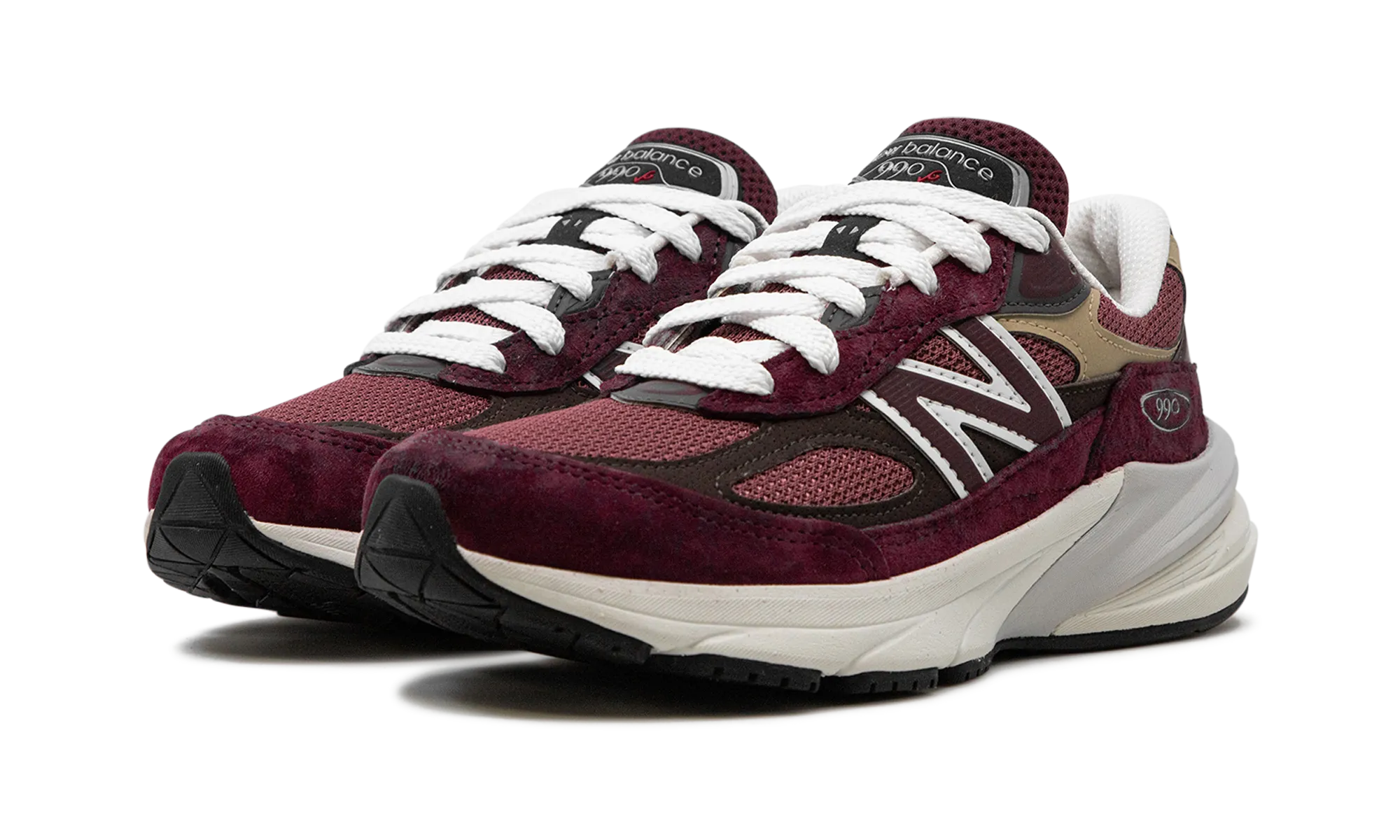 990v6 "Made in USA - Burgundy" running in a triathlon canoeing shoes