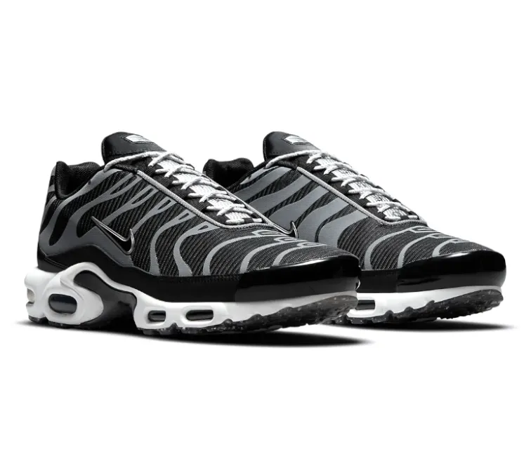 Weekend Style Men's Nike Air Max Plus TN (Black/Metallic Silver)