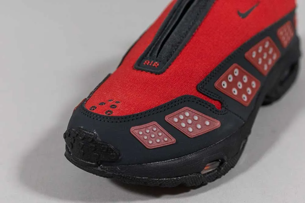 limited - edition running shoes Women's Nike Air Max SNDR Gore-Tex 'Hyper Crimson'