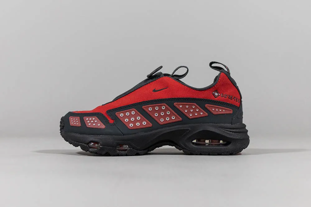 Optimal Comfort Women's Nike Air Max SNDR Gore-Tex 'Hyper Crimson'