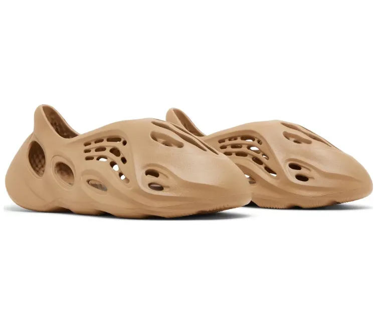 Adaptive Fit Collar Adidas Yeezy Foam Runner (Clay Taupe)
