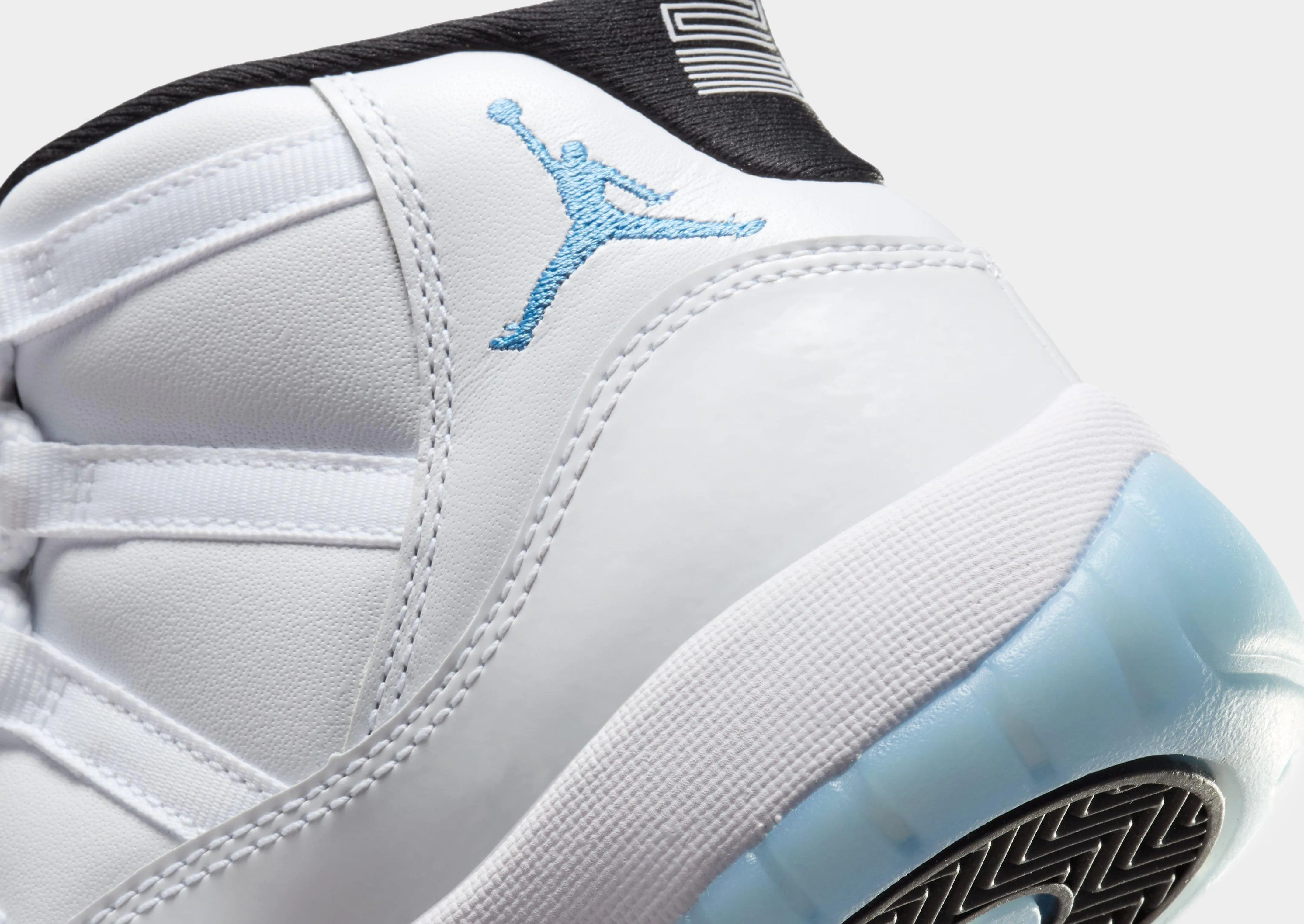 Air 11 Retro Junior's Go Active Thermal Regulating Interior