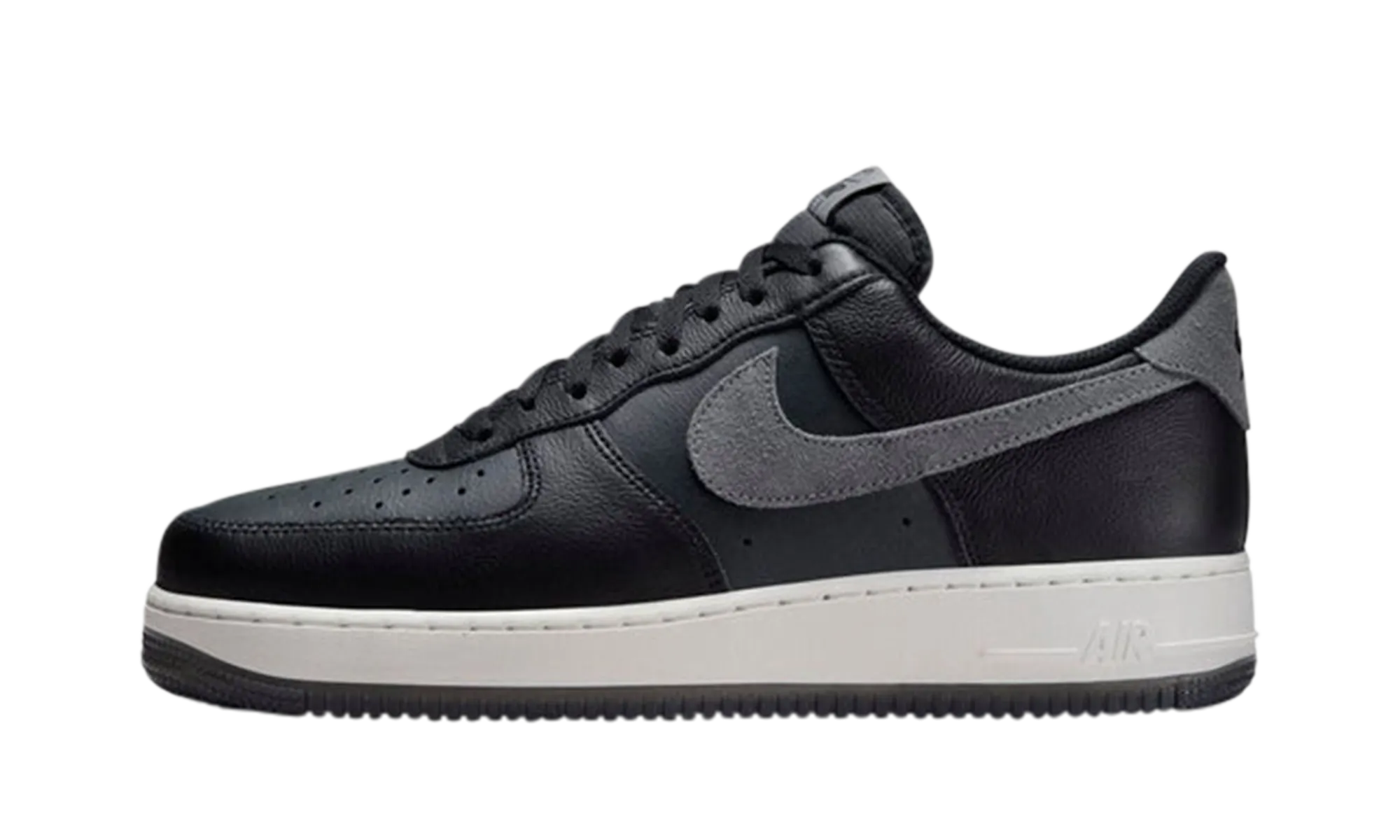 Air Force 1 '07 LV8 "Black" Lifestyle Fit