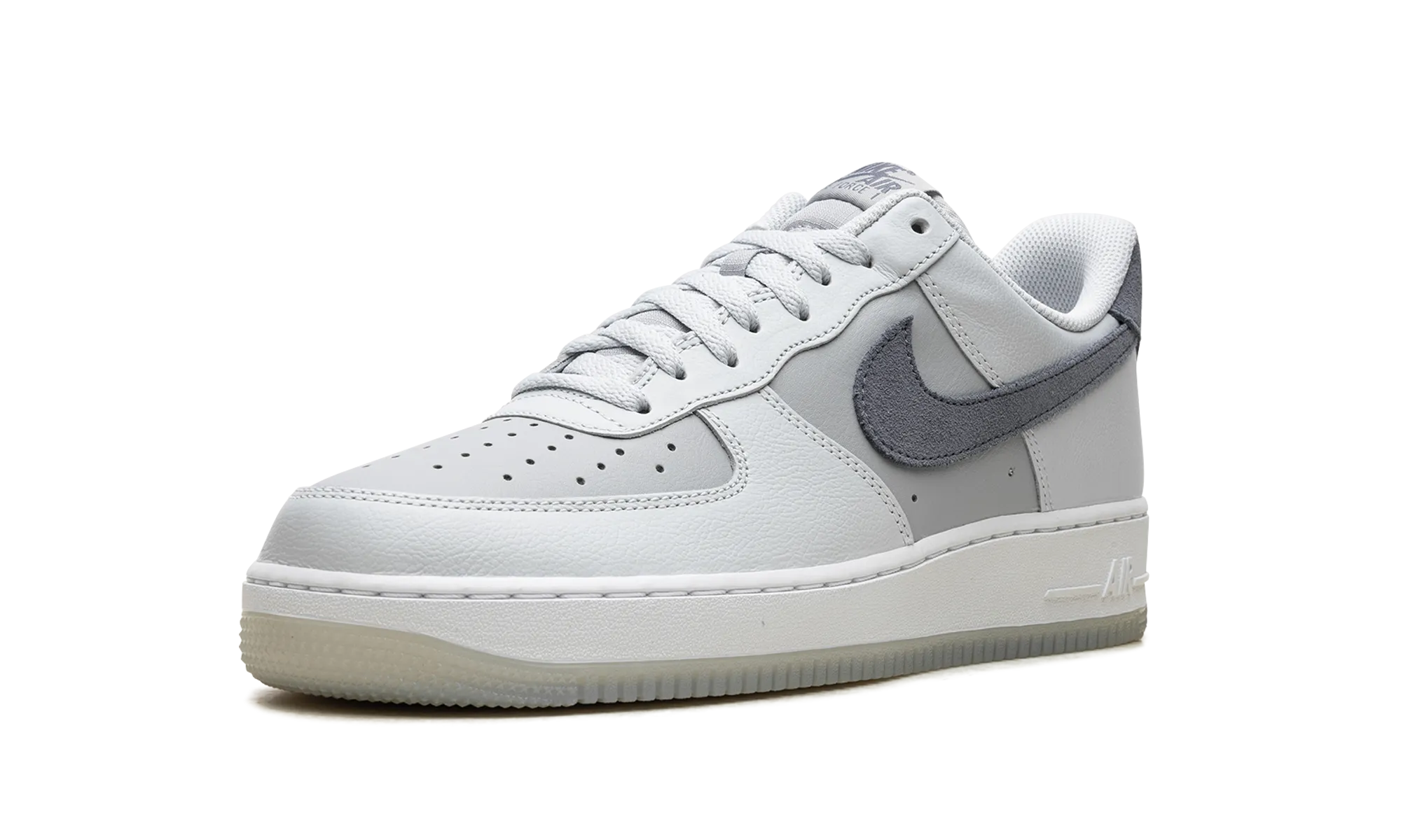 Moisture Management Air Force 1 '07 LV8 "Pure Platinum / Light Carbon"
