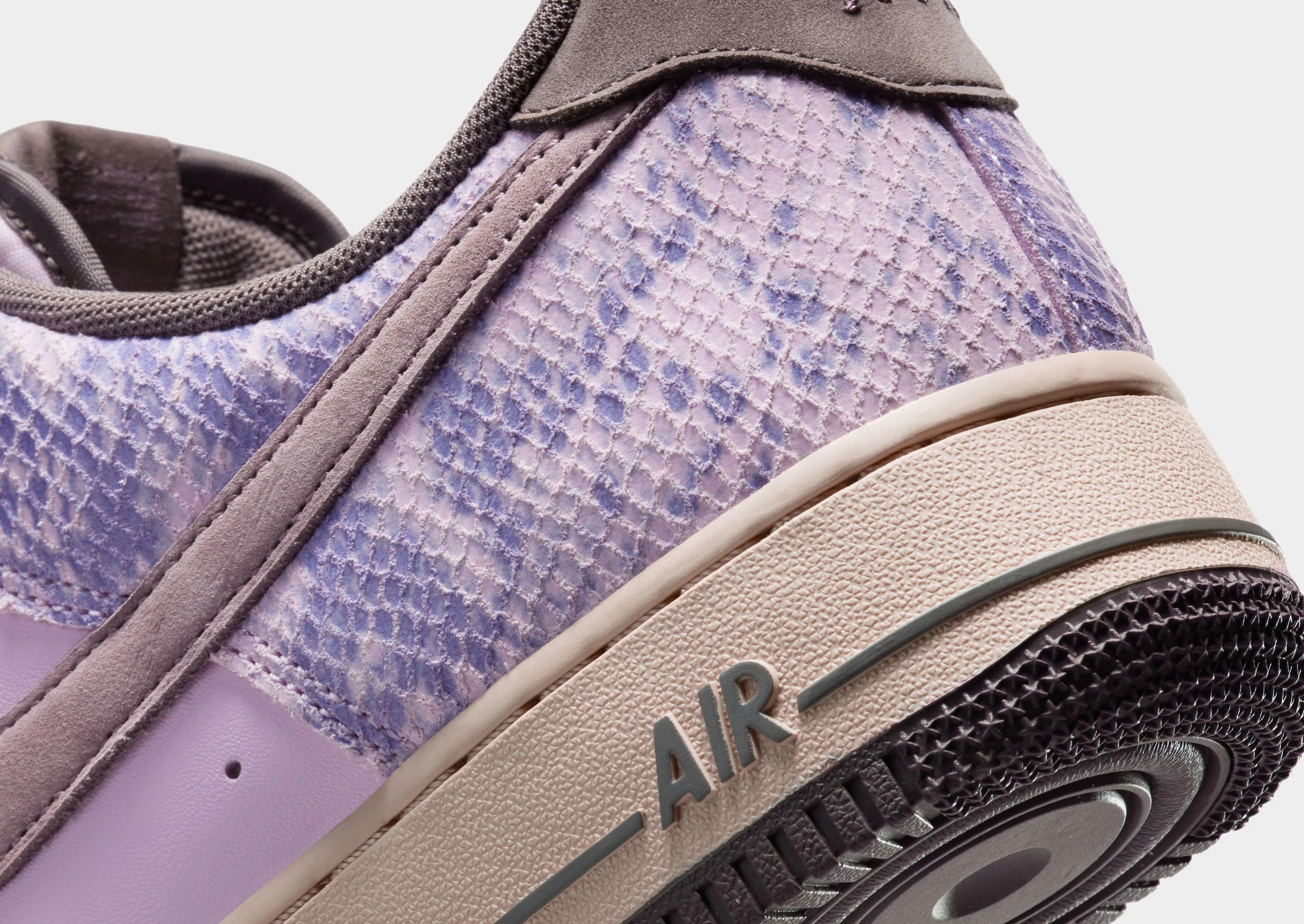 Air Force 1 '07 LV8 Momentum Control