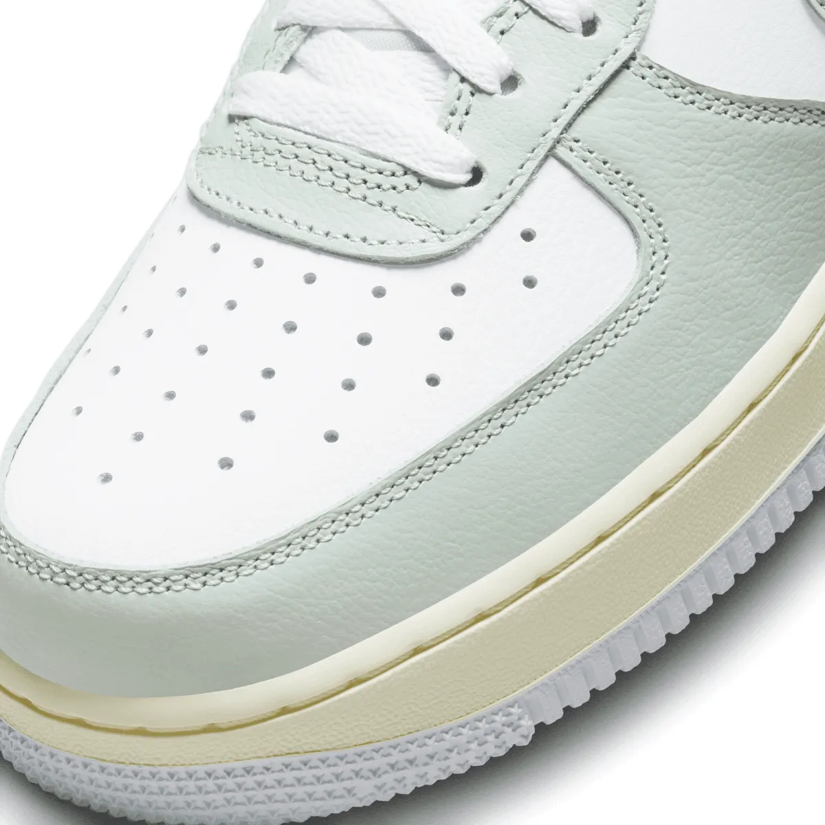 Air Force 1 '07 LV8 'Split' lace - type Signature Style