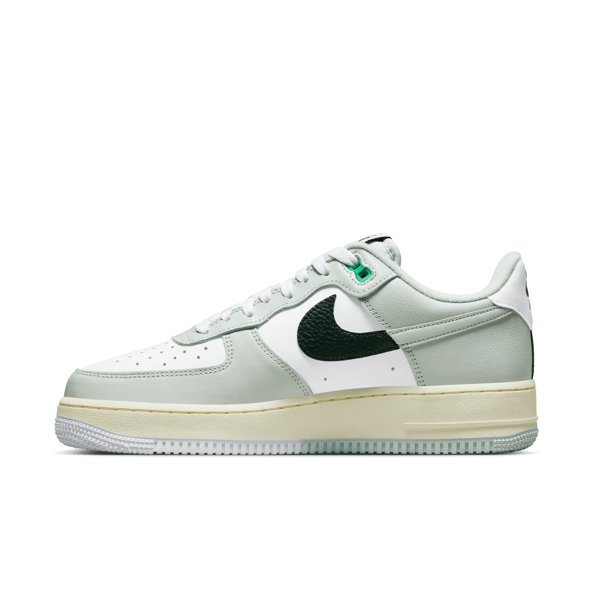 Air Force 1 '07 LV8 'Split' Smart cushioning most work