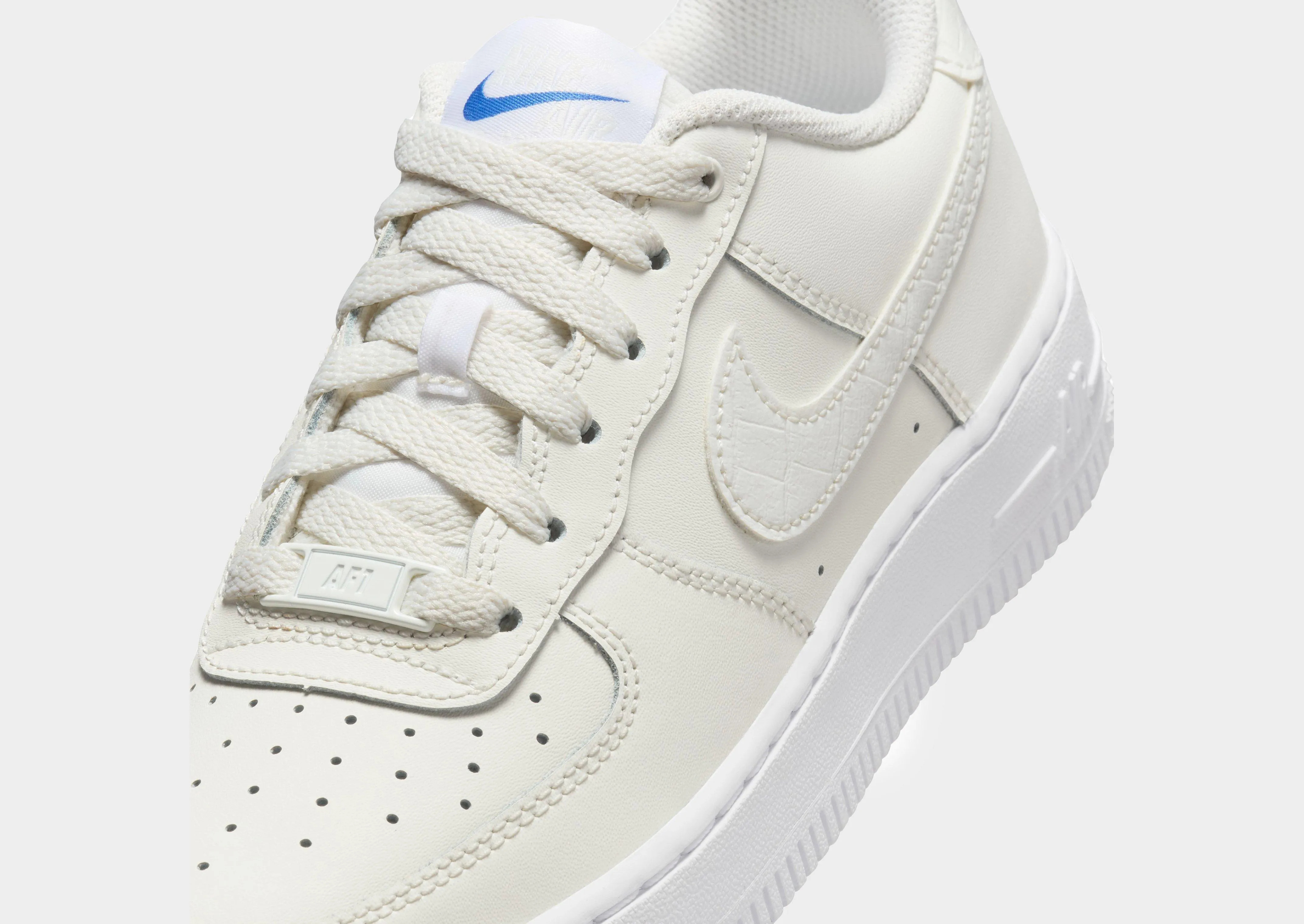 Air Force 1 LV8 Junior's High Traction Sole Enhanced Foreflex Grooves