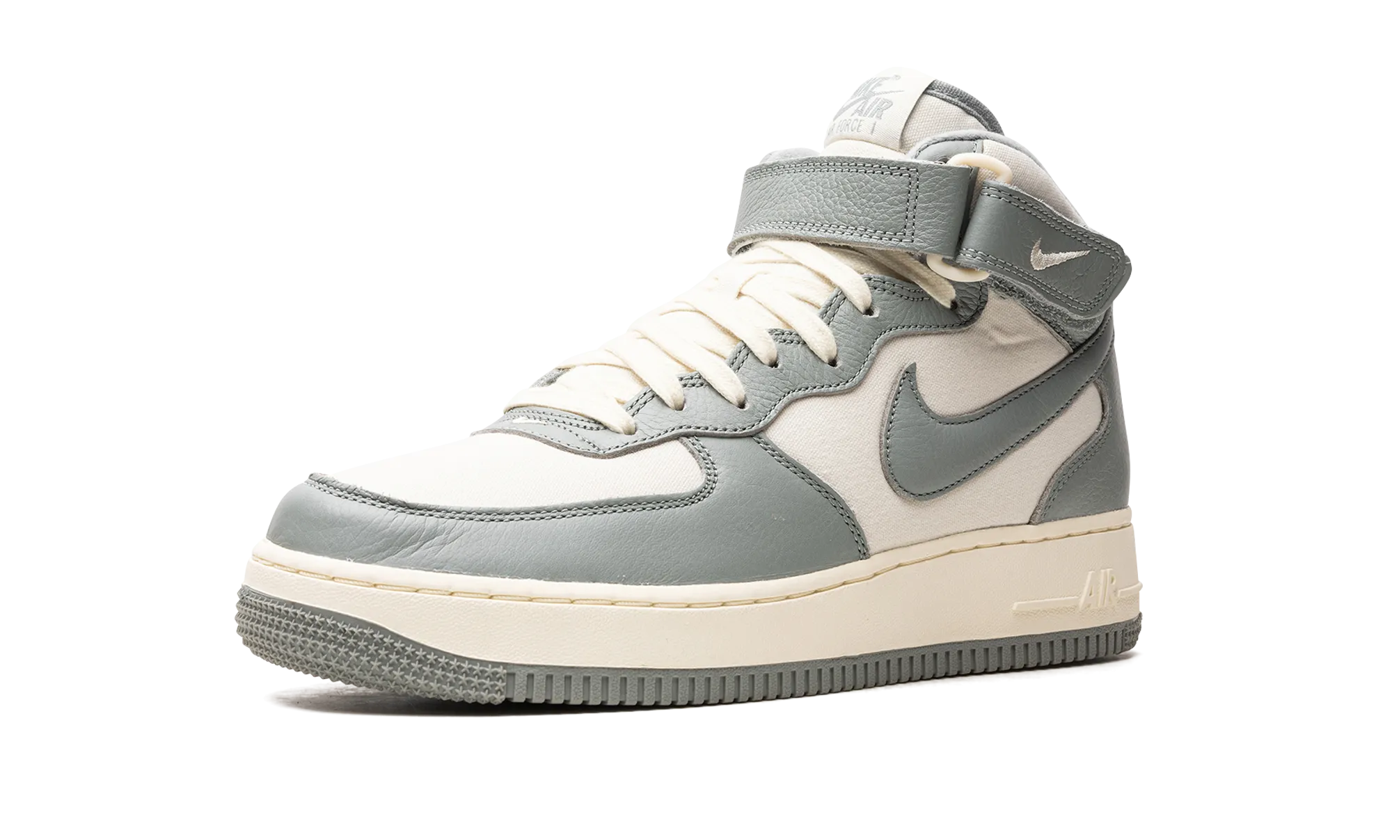 Contrasting Colors Air Force 1 Mid "Mica Green"