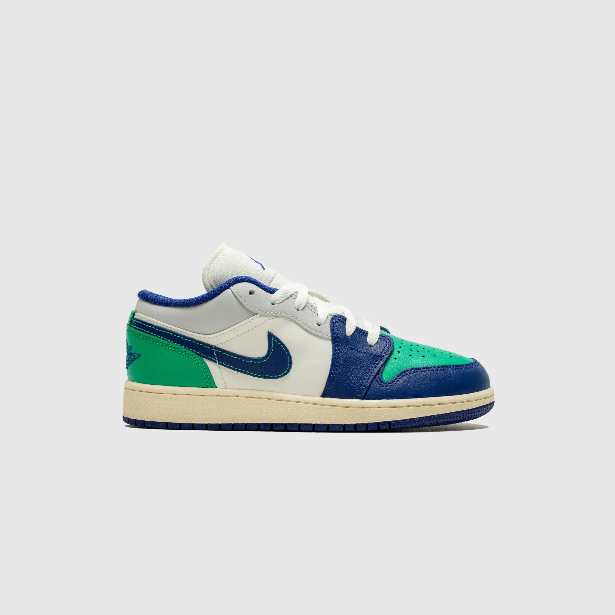AIR JORDAN 1 LOW (GS) "DEEP ROYAL BLUE" Urban cushioning