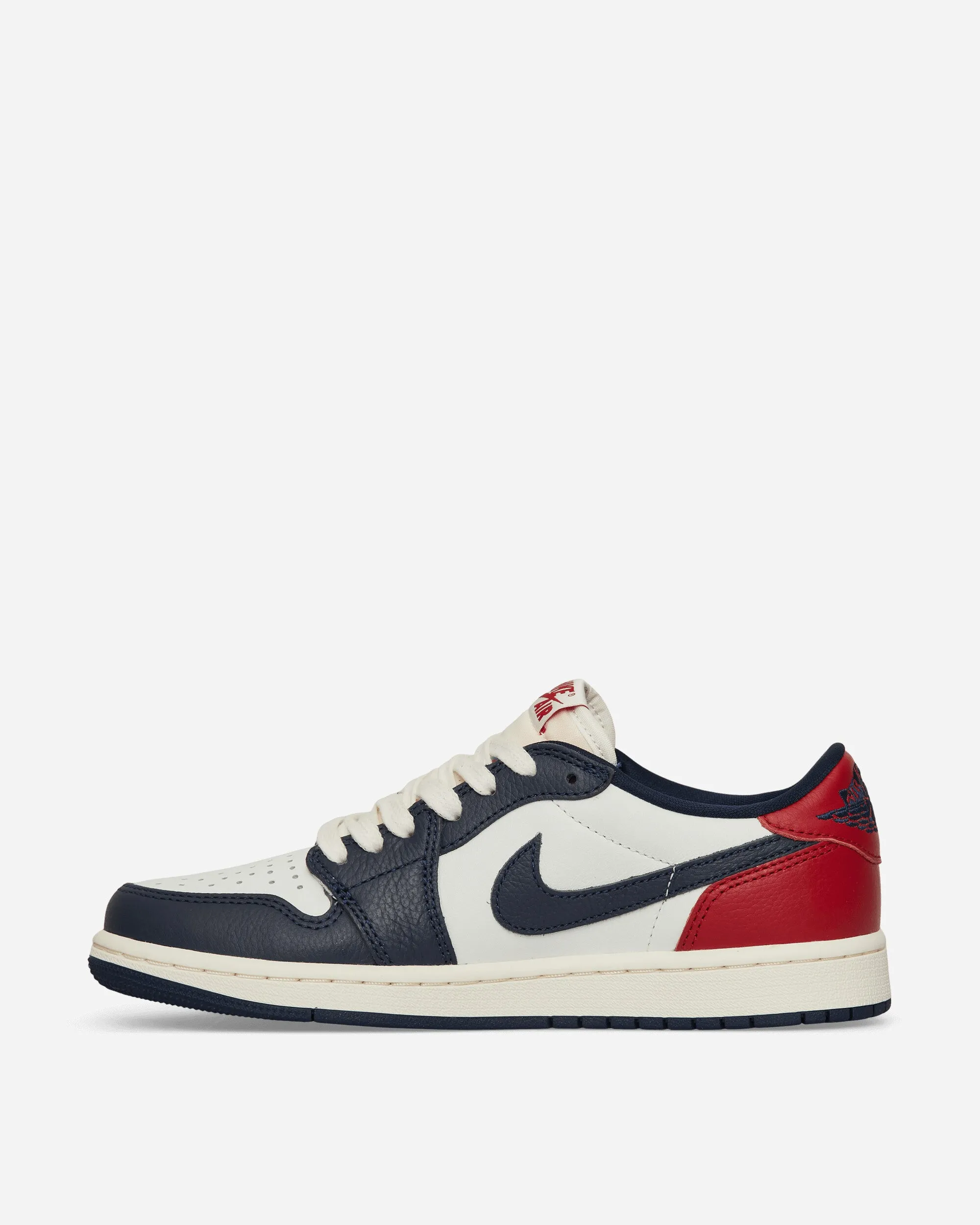 Micro Grip Tread Pattern Air Jordan 1 Low OG Sneakers Gym Red / Midnight Navy