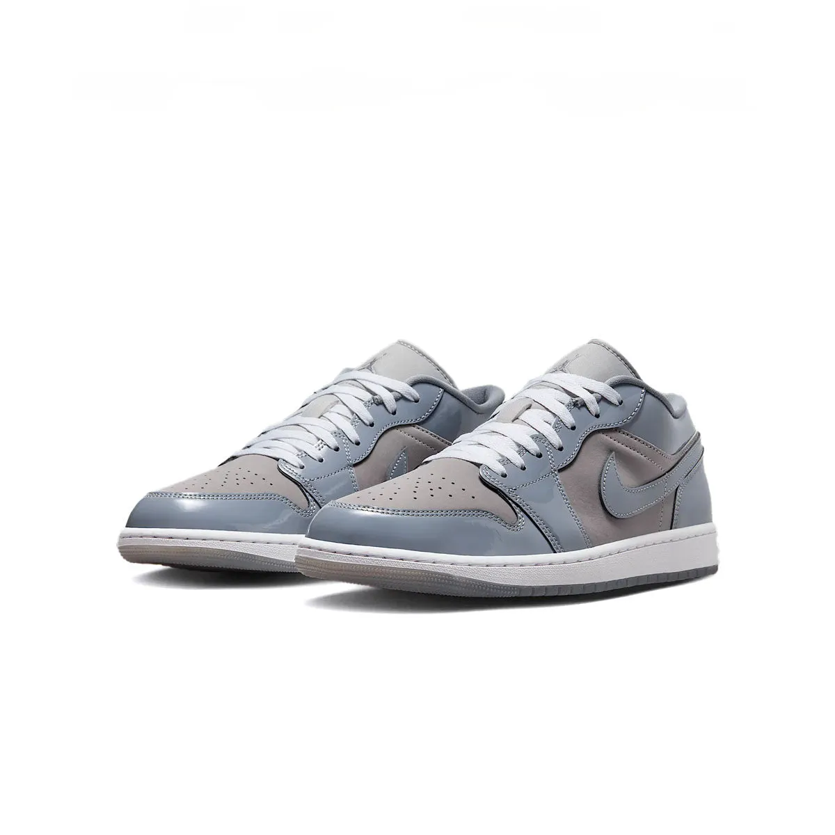 Air Jordan 1 Low SE 'Concord' party - goer