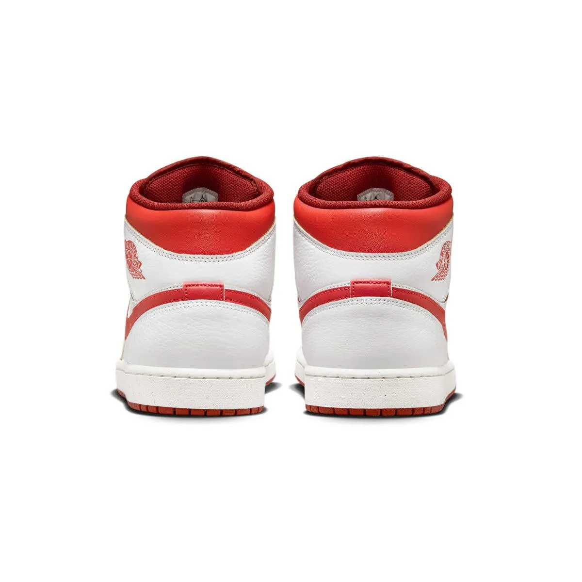 Air Jordan 1 Mid SE 'Dune Red' serious hikers' equipment