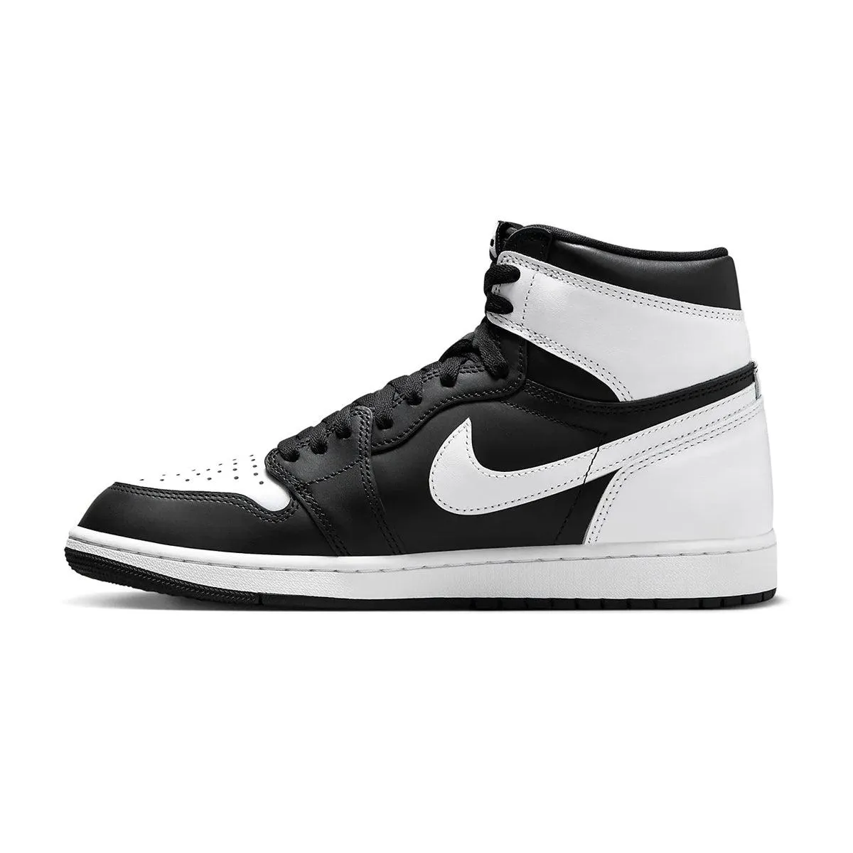 Air Jordan 1 Retro High OG 'Black/White' most travel label