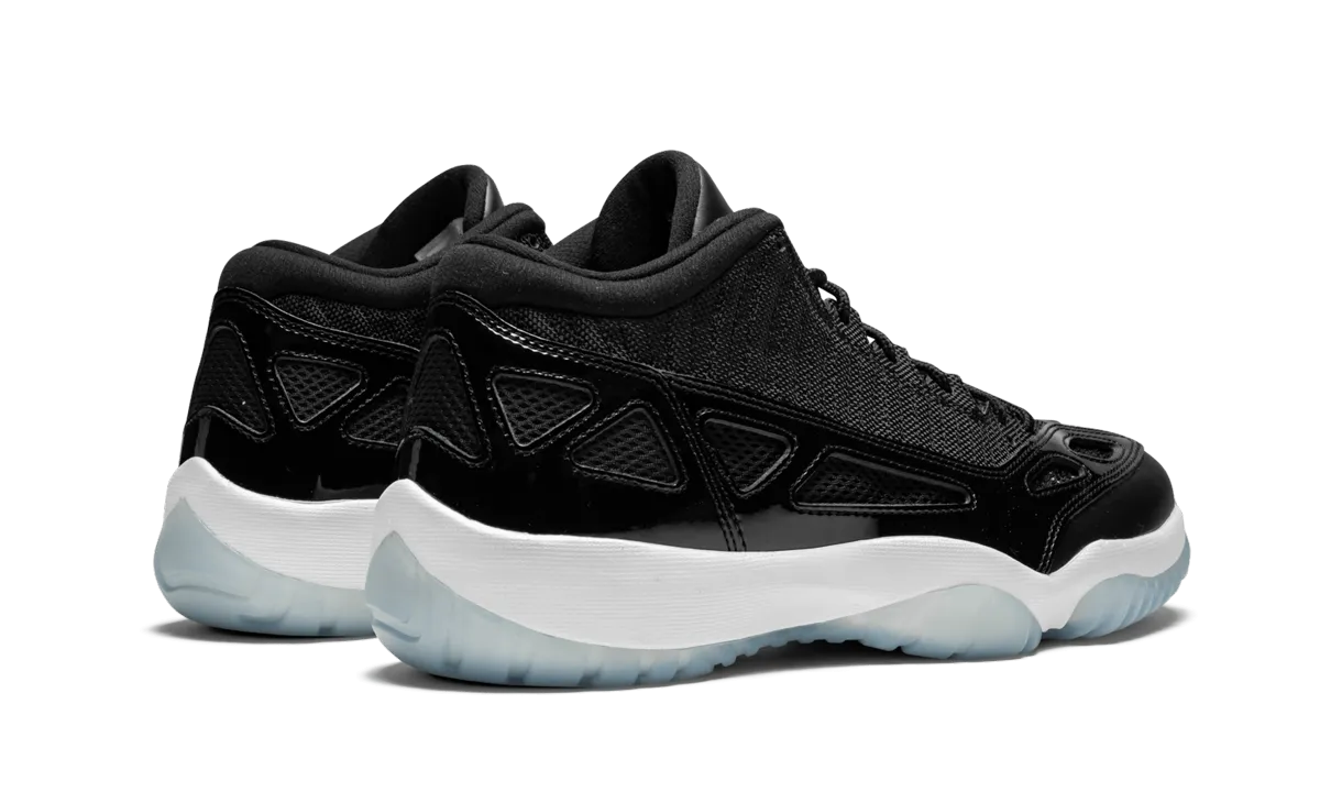Forefoot flexibility Springy Ride Geometry Air Jordan 11 Retro Low IE "Space Jam"