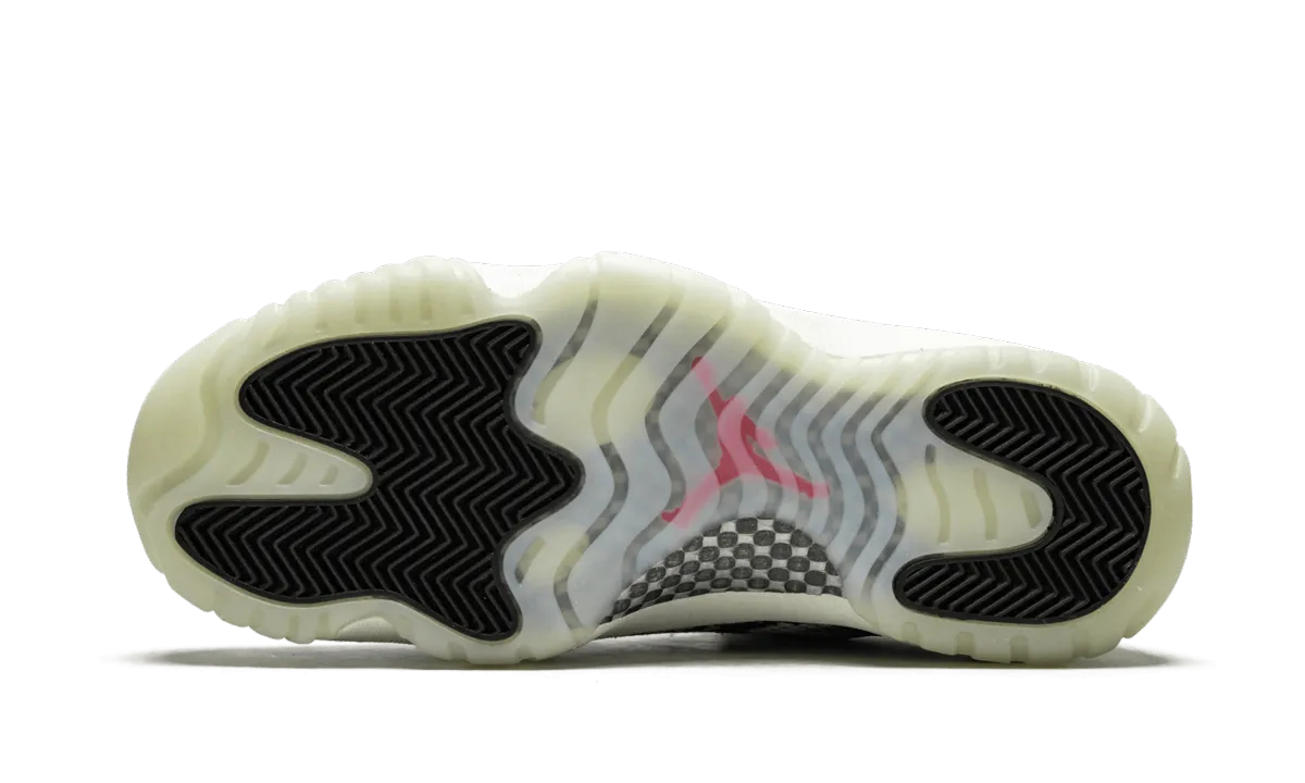 Zip Up carbon fiber shank Air Jordan 11 Retro Low "Snakeskin Light Bone"