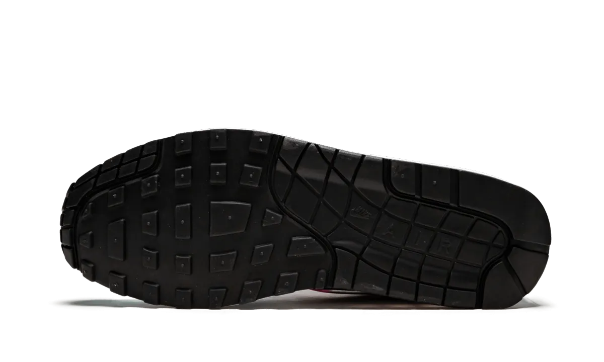 Air Max 1 running in a tied - arch bridge area shoes stain - resistant shoes