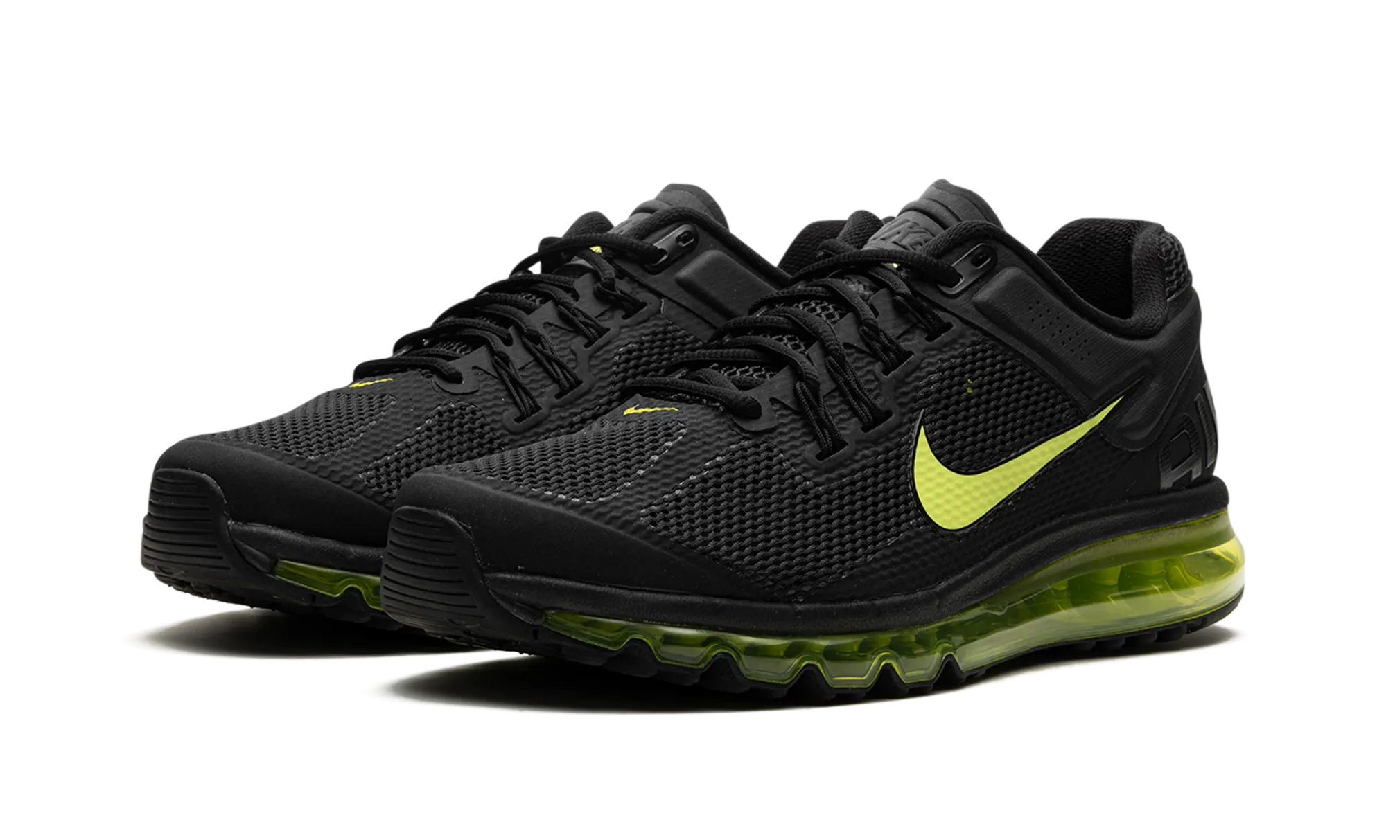 Air Max 1 "Green" narrow - toe shoes running in a tundra area