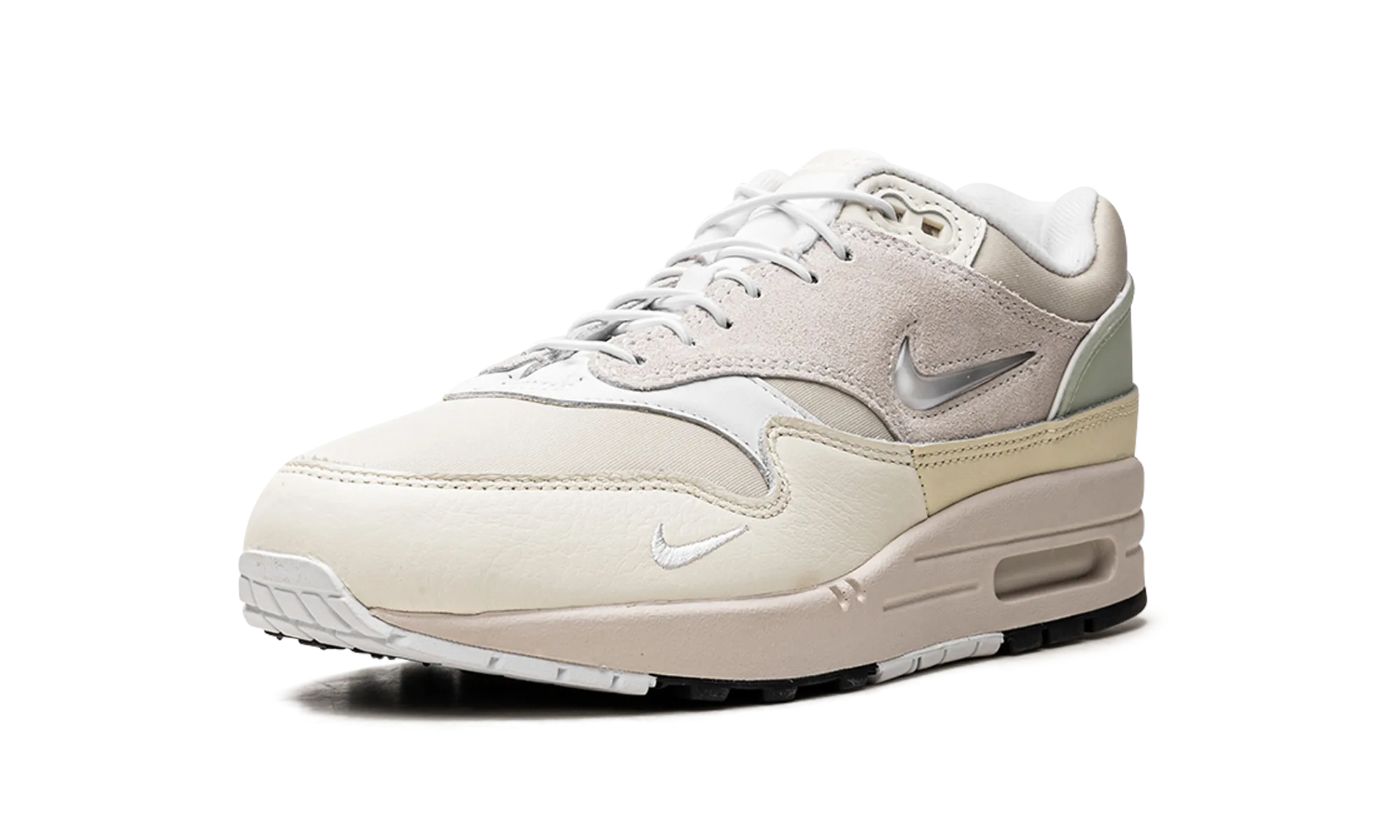Training night runs Air Max 1 "Hangul Day"