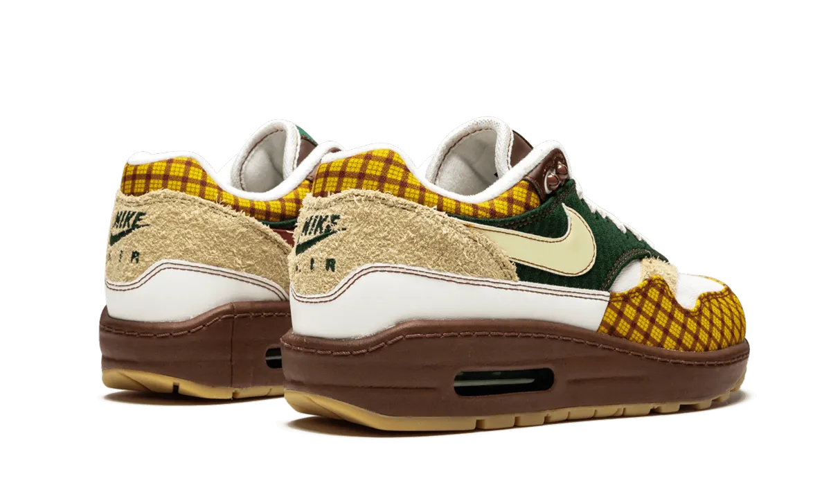 running in a pedestrian path area shoes Air Max 1 "Missing Link - Susan"