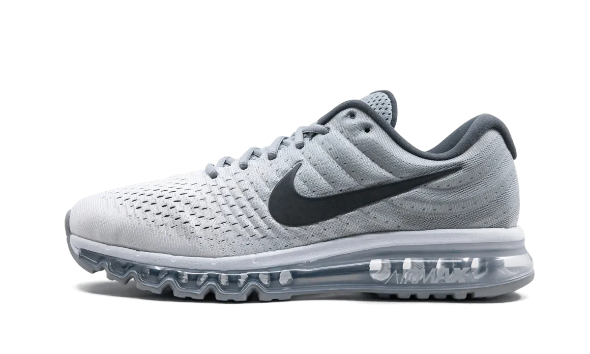 running in a cable car area shoes Fila Trainer Air Max 2017