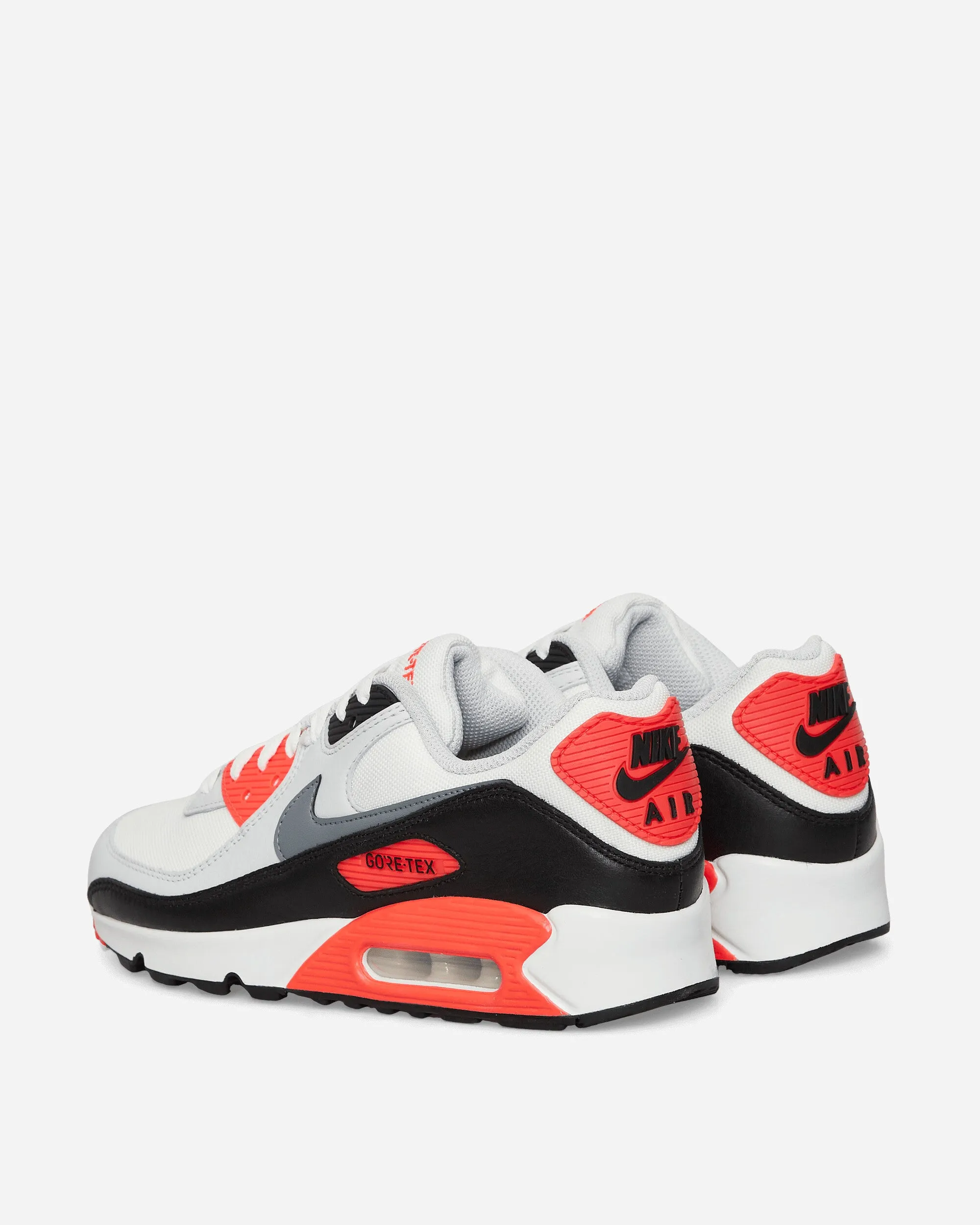 Air Max 90 GORE-TEX Sneakers Summit White / Bright Crimson / Black / Cool Grey Stacked Cushioning