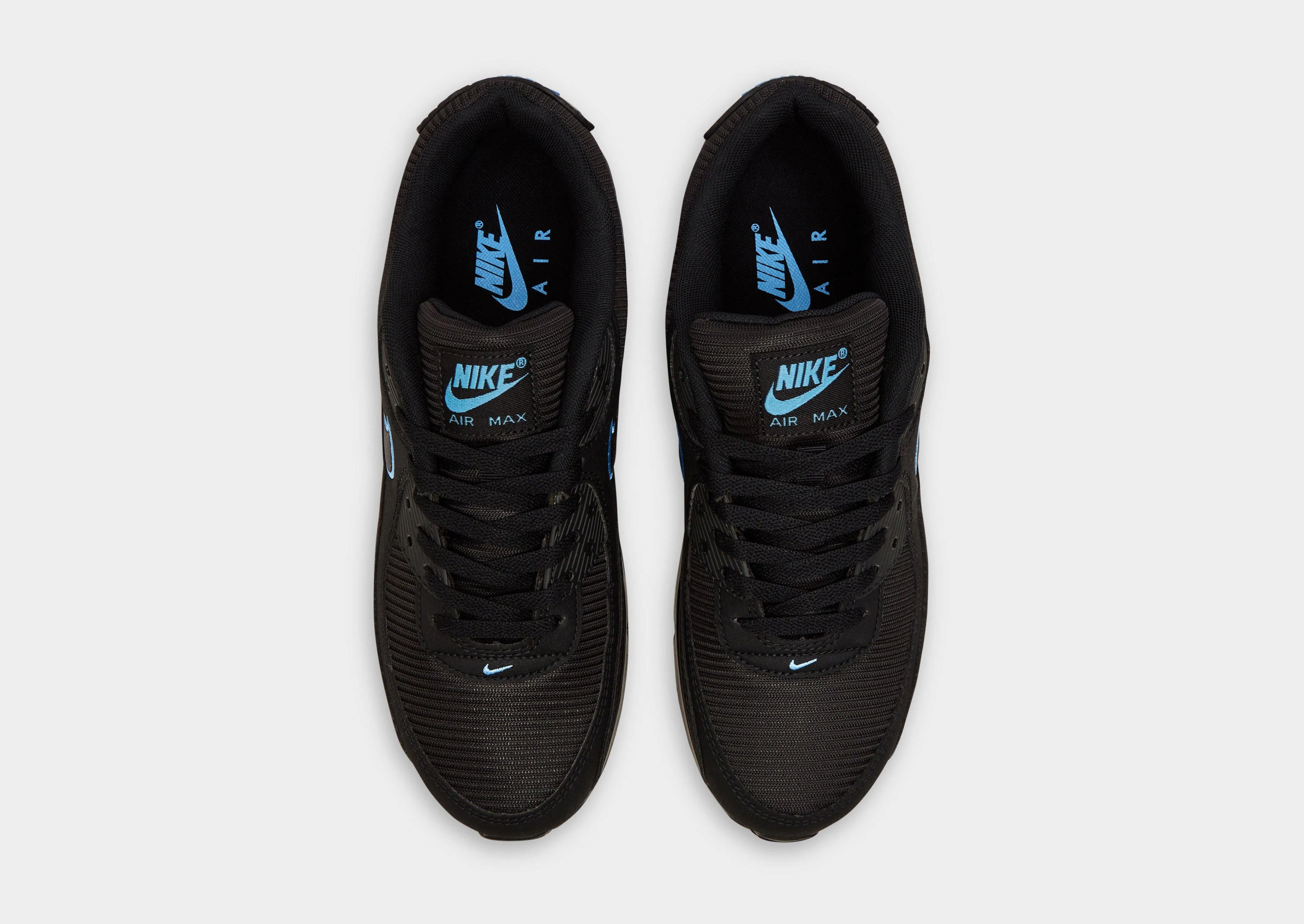 running in a floodplain area shoes Air Max 90