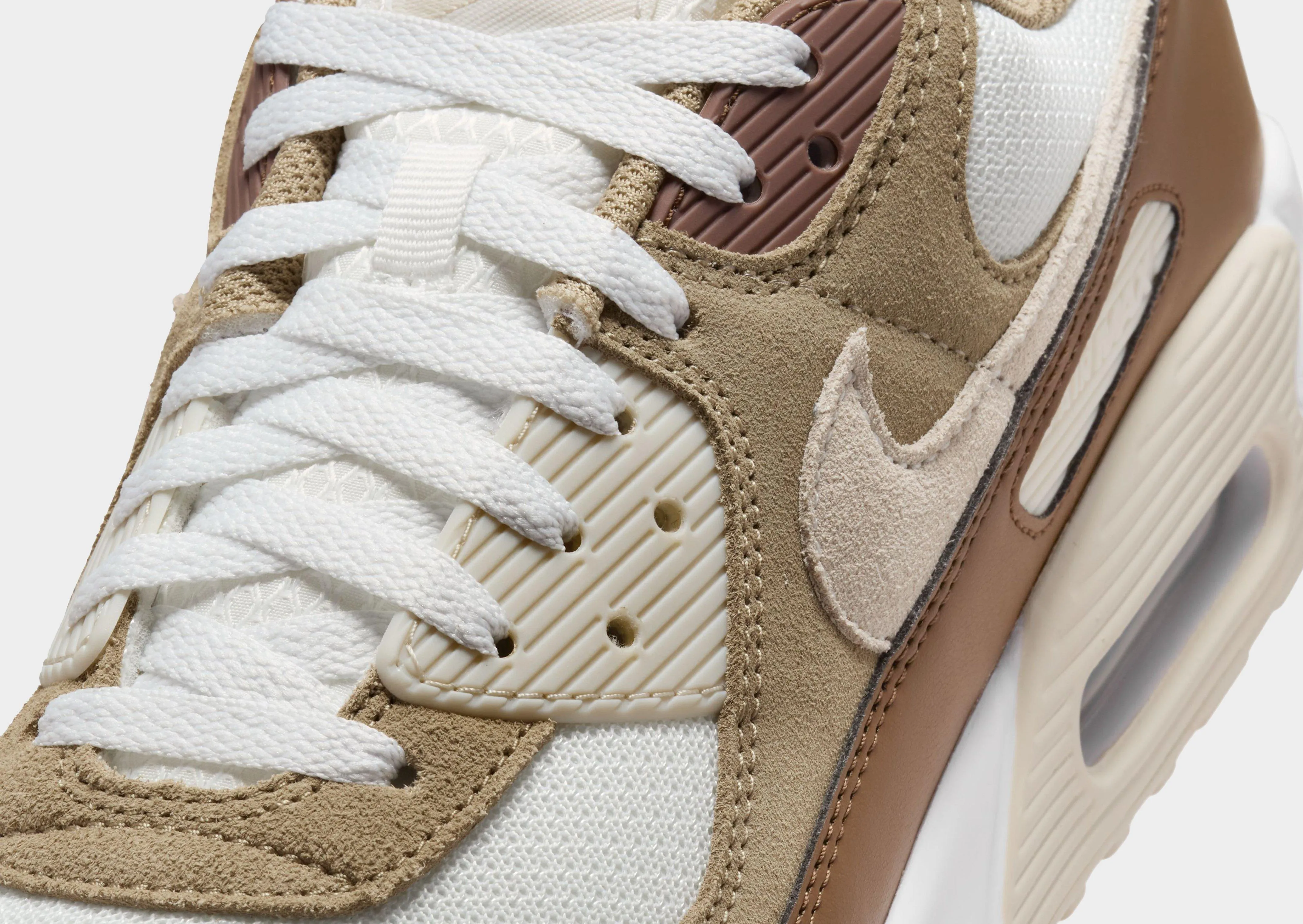 Air Max 90 parade - themed running gear