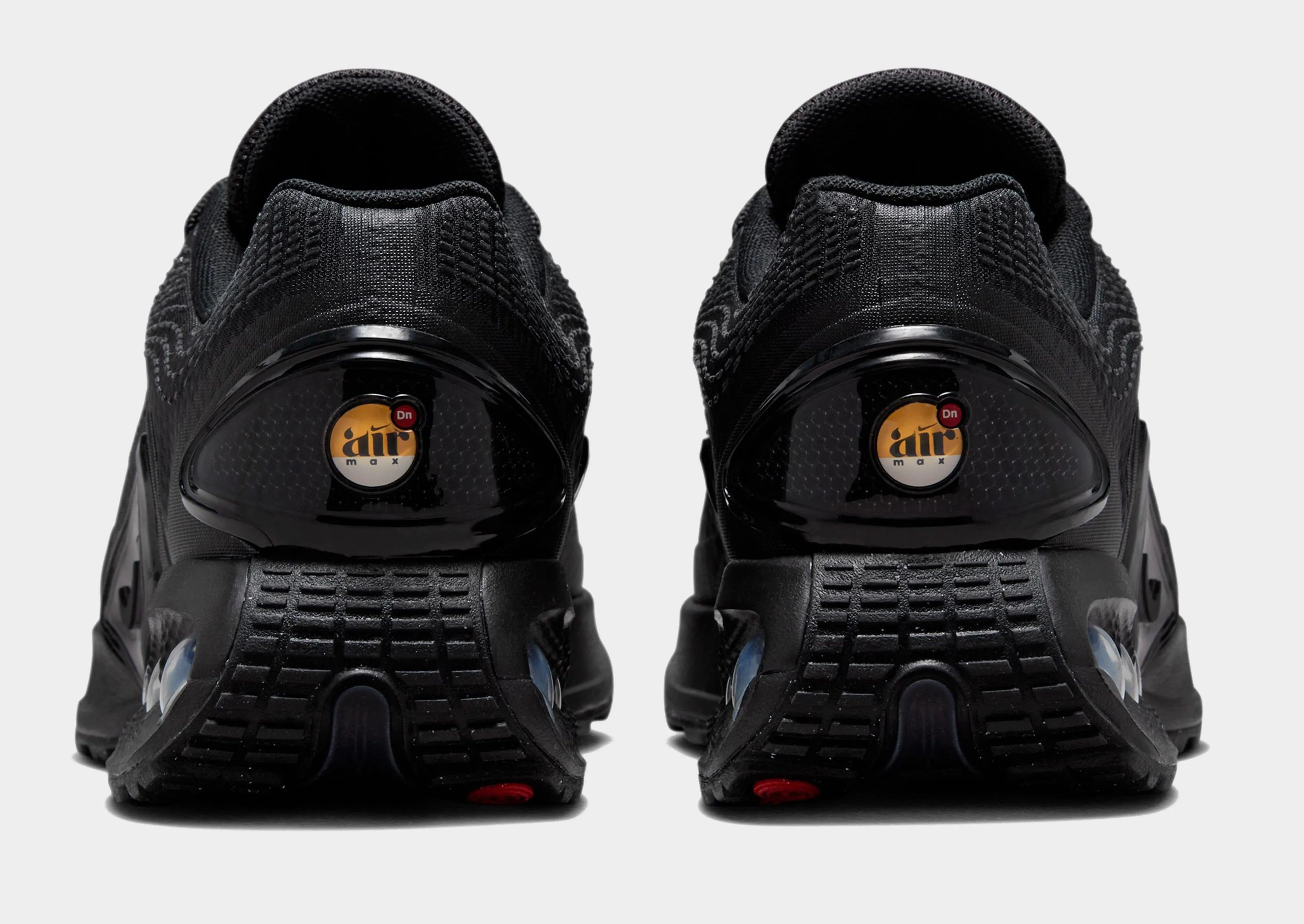Air Max DN Women's race running in a desert oasis area shoes
