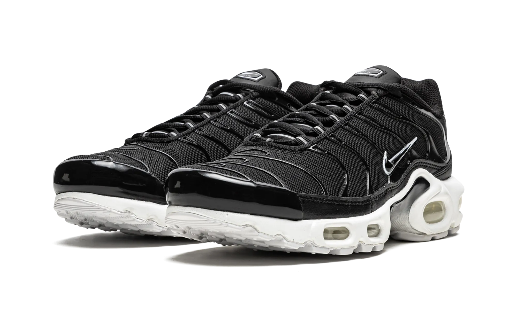 AIR MAX PLUS MNS WMNS "Black / White" running in an underpass area shoes Adjustable Fit