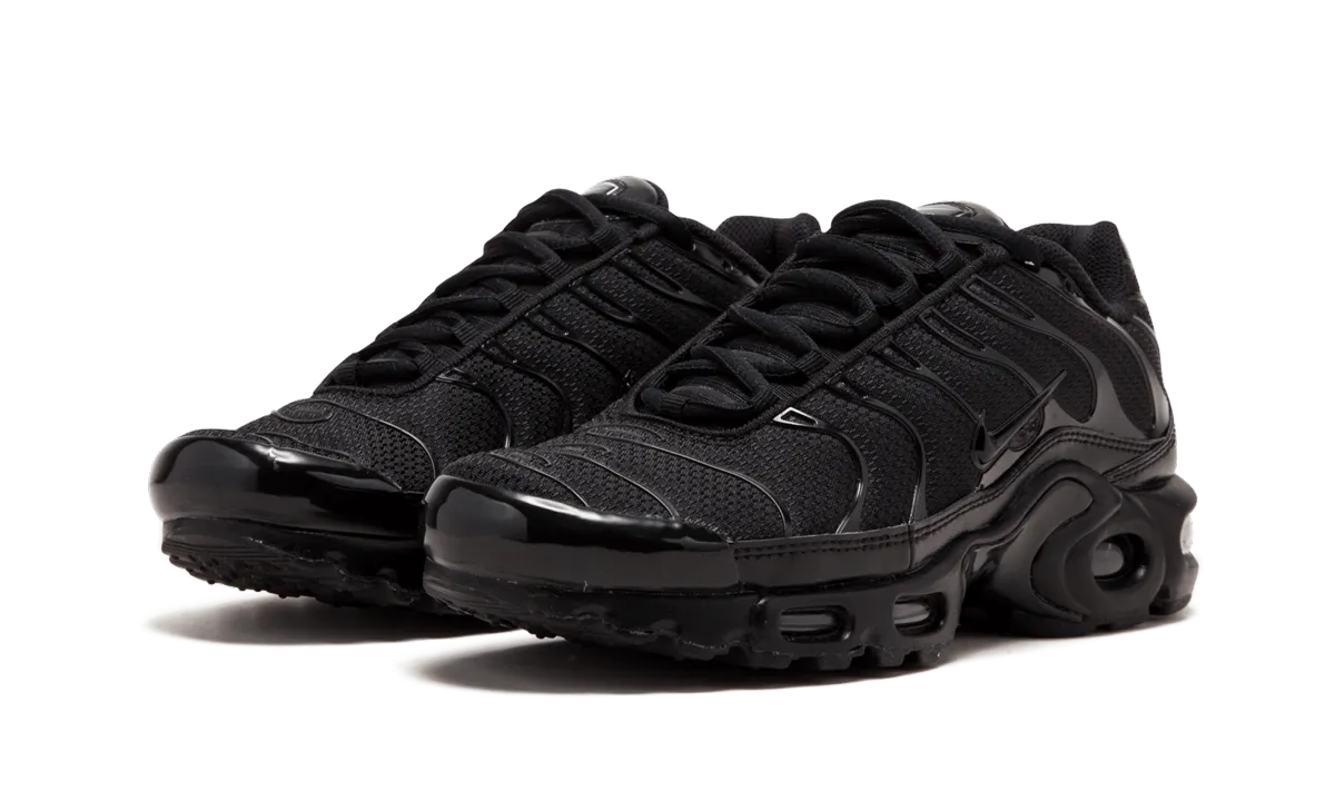 Group Air Max Plus "Triple Black"