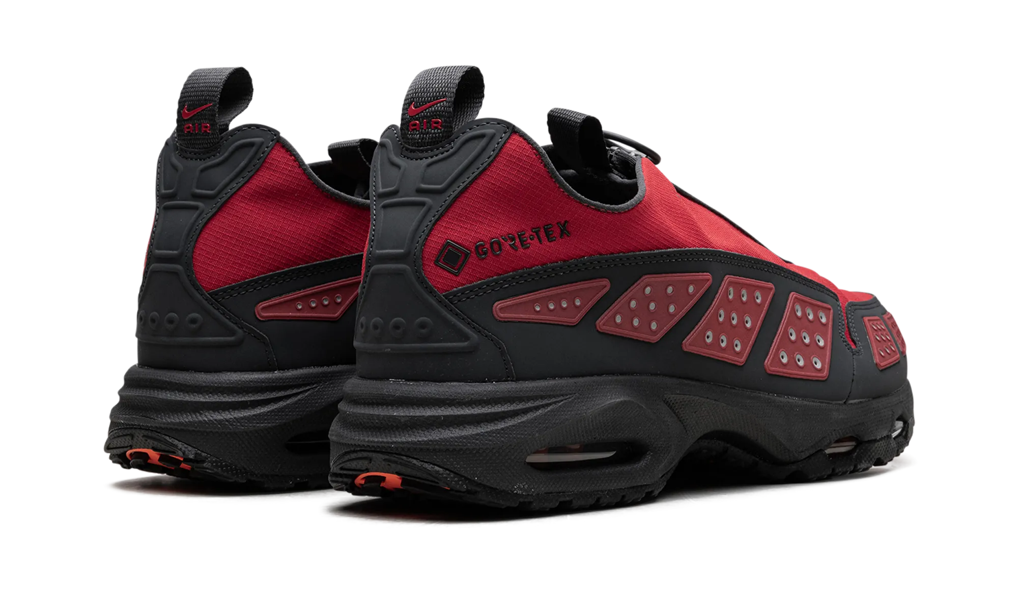 high - top ankle protection Air Max SNDR GTX WMNS "Hyper Crimson"