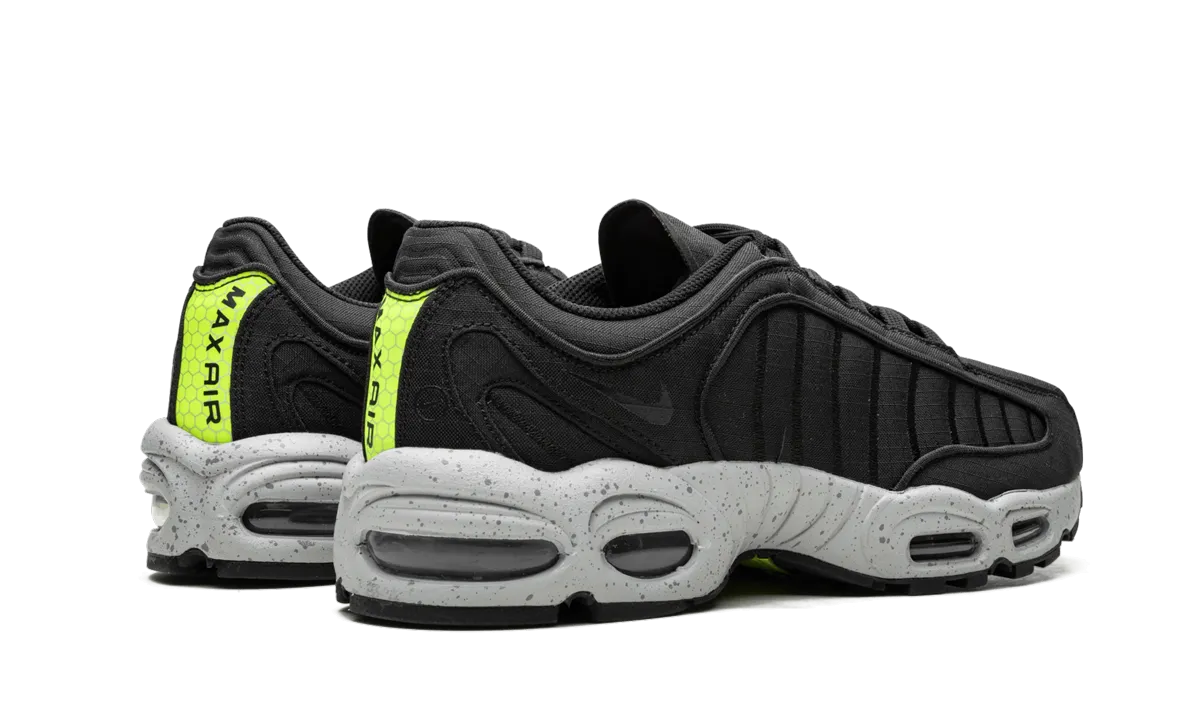Air Max Tailwind 4 SP "NAVY" running with a heart rate monitor