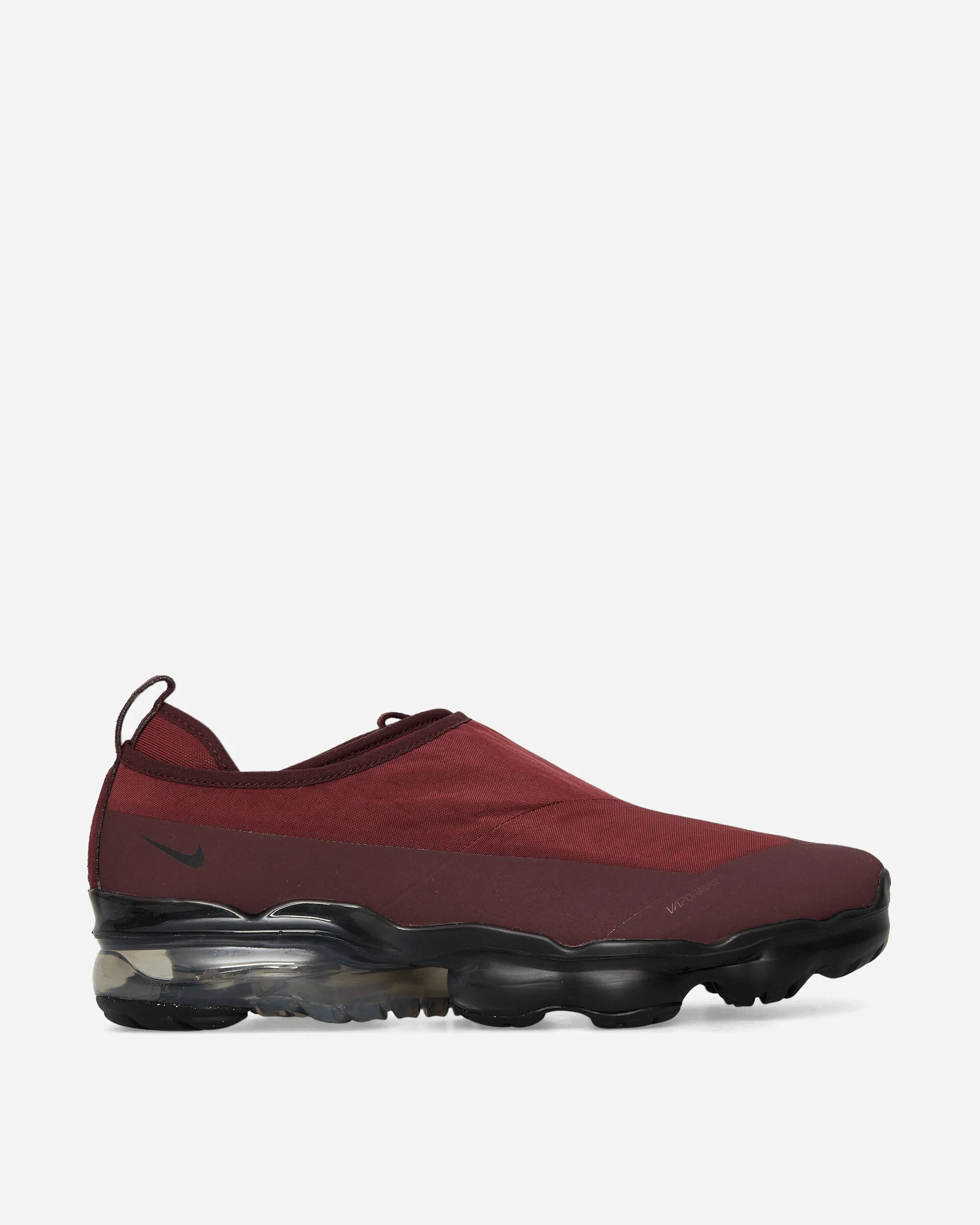 Air VaporMax Moc Roam Sneakers Dark Team Red Neutral Look Daily Use