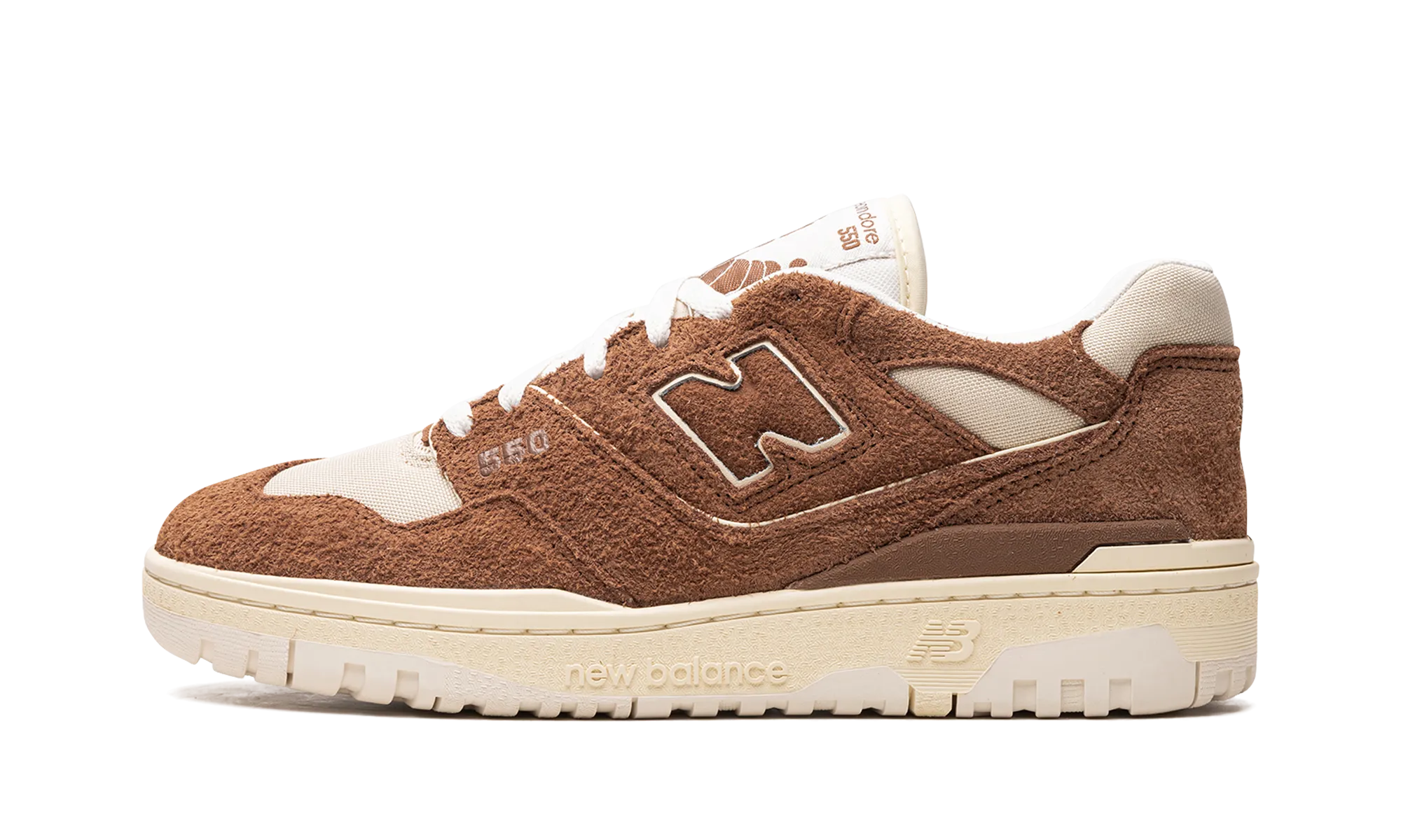 550 "Aim?? Leon Dore - Brown Beige" running in a volleyball court area shoes